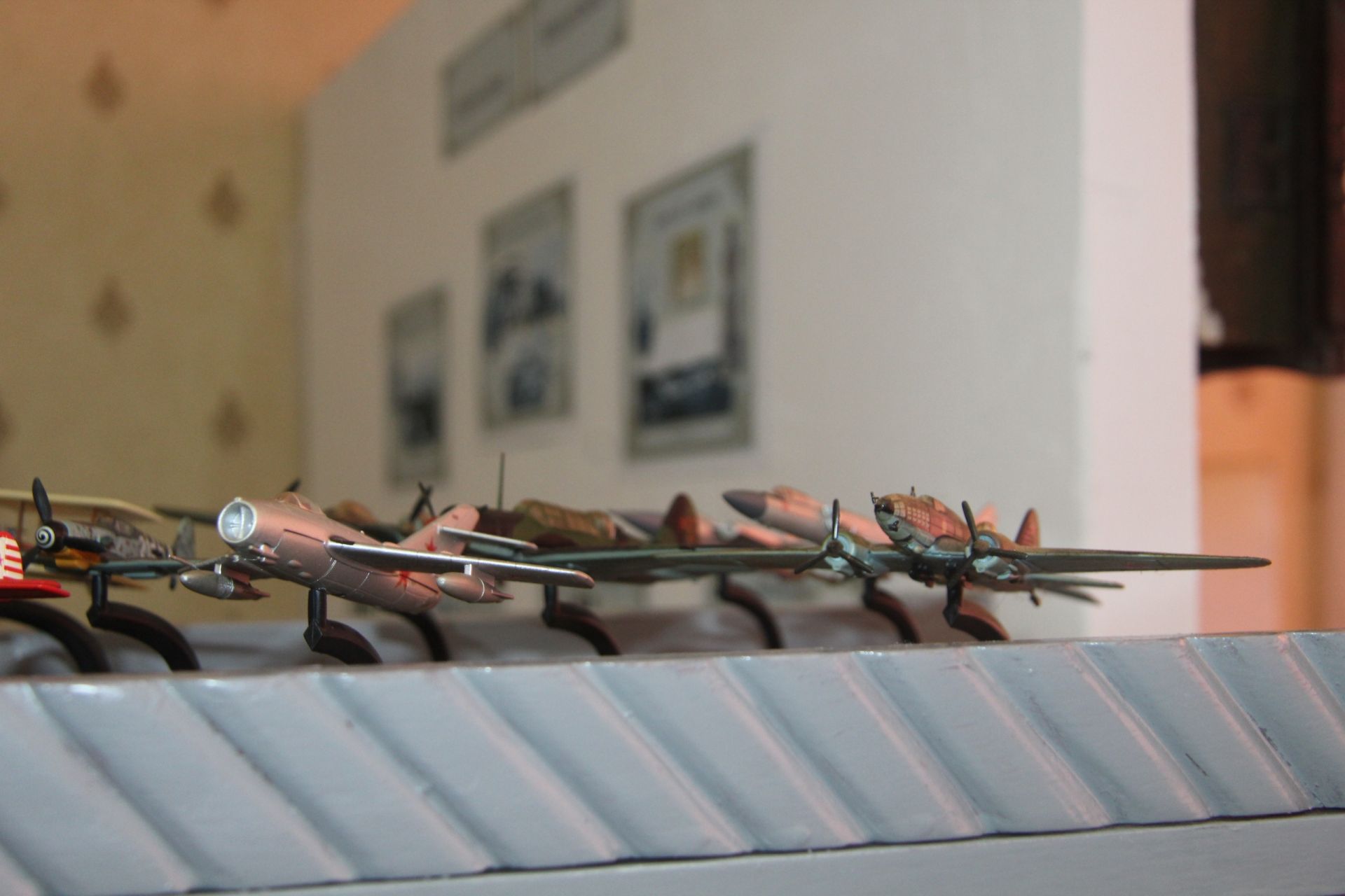 «Крылатое увлечение»: почему менделеевец передал свою коллекцию авиамоделей в музей школы № 4