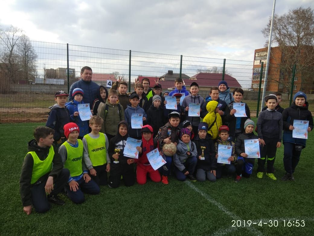 В Менделеевске определены победители по мини-футболу среди школьных команд