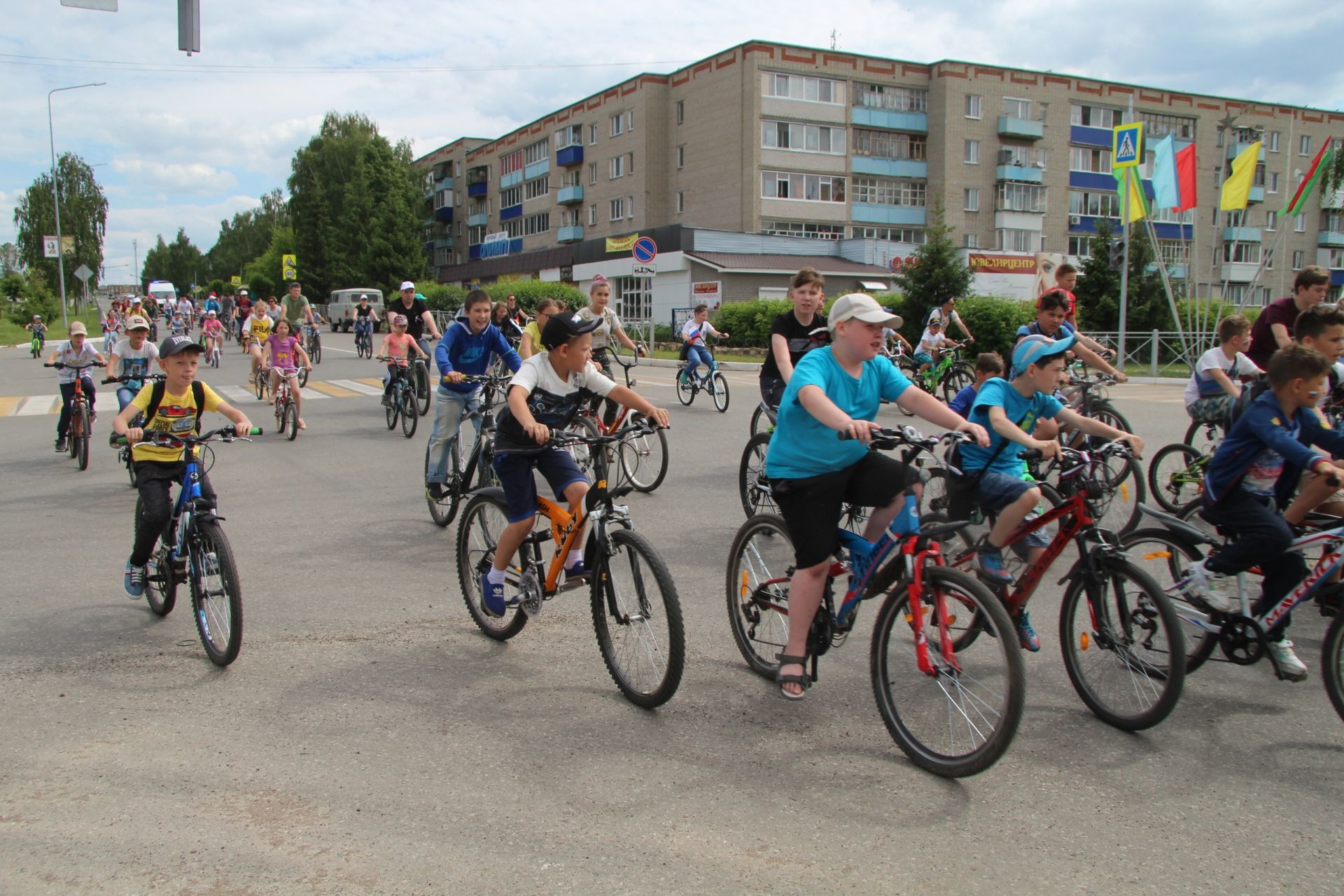 "Здоровая Россия": как в Менделеевске прошёл праздничный велопробег