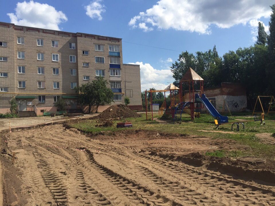 В Менделеевске ведутся ремонтные работы во дворах
