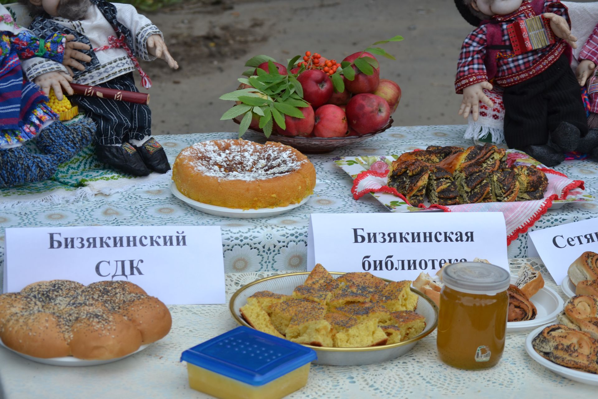 Парк «Ушковские острова» на День горда превратился в настоящий гастрономический рай для любителей мёда и маковой выпечки