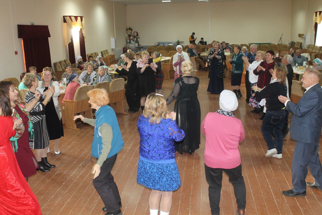 В Ижёвском СДК отпраздновали День пожилого человека