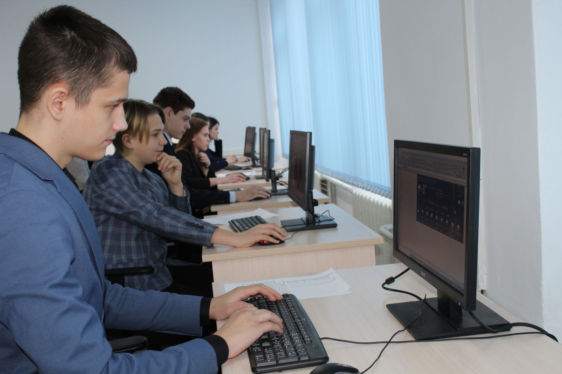 В двух школах Менделеевска открыли компьютерные классы