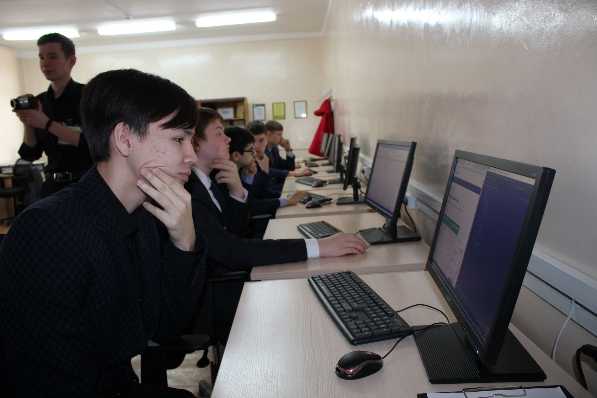 В двух школах Менделеевска открыли компьютерные классы