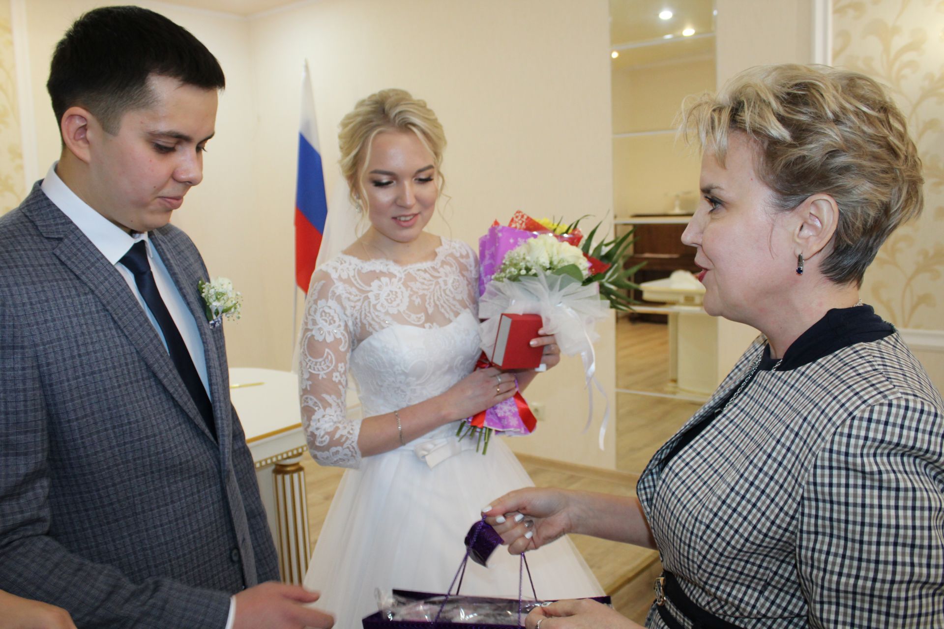 В Менделеевске первая пара 2020 года зарегистрировала брак
