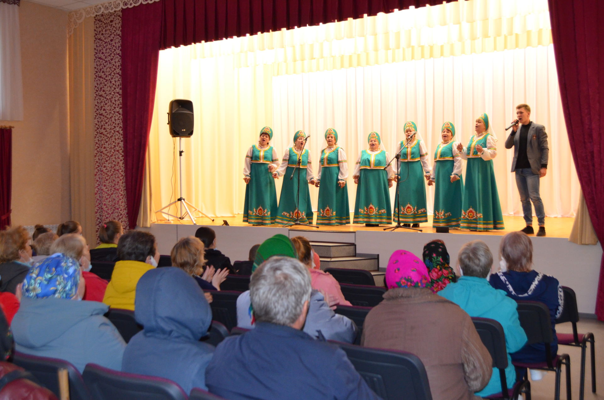 В Тат. Челнах состоялся праздничный концерт к Дню уважения людей старшего поколения