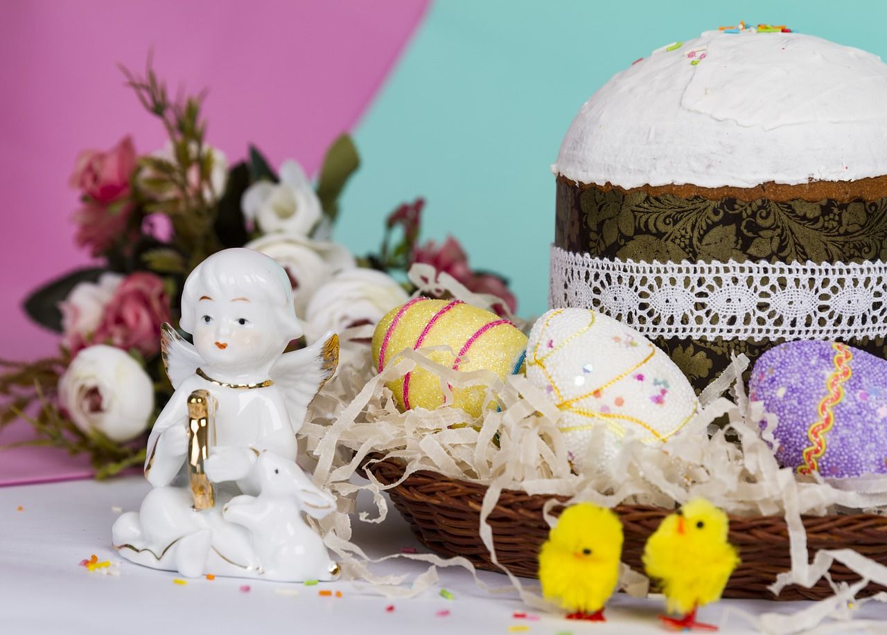 Easter праздник. Пасха. Пасхальный стол. Пасха атрибуты праздника. Кулич и яйца.