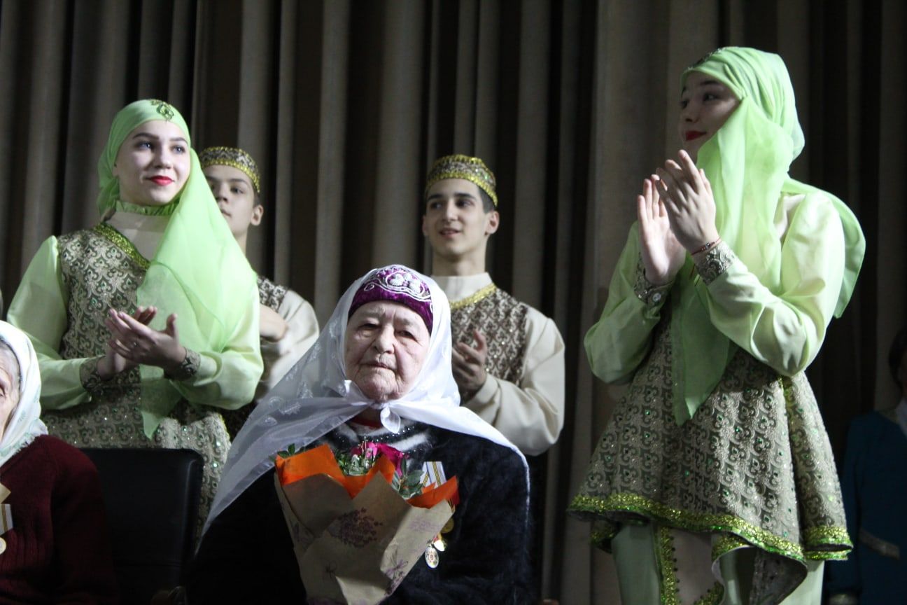 С.Гассар исемендәге мәдәният сараенда Халыкара хатын-кызлар көненә багышланган бәйрәм концерты булды