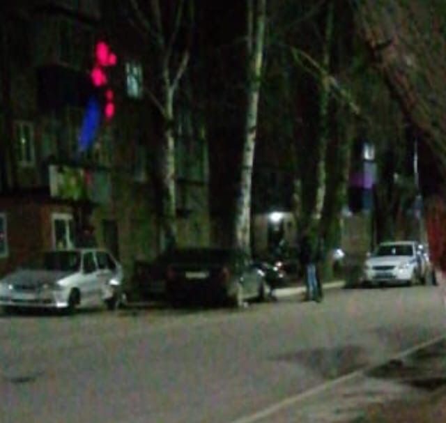 В Менделеевске нетрезвый водитель наехал на припаркованные автомобили