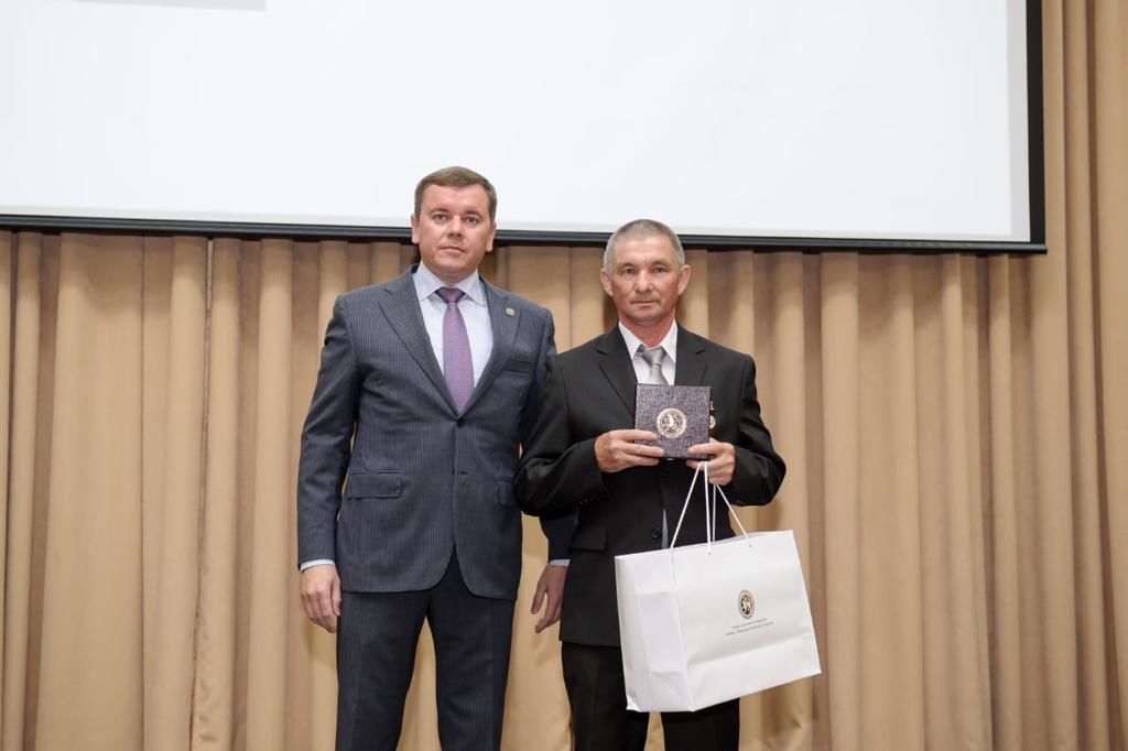 Менделеевец Глус Салимов удостоен звания «Заслуженный ветеринарный врач Республики Татарстан»