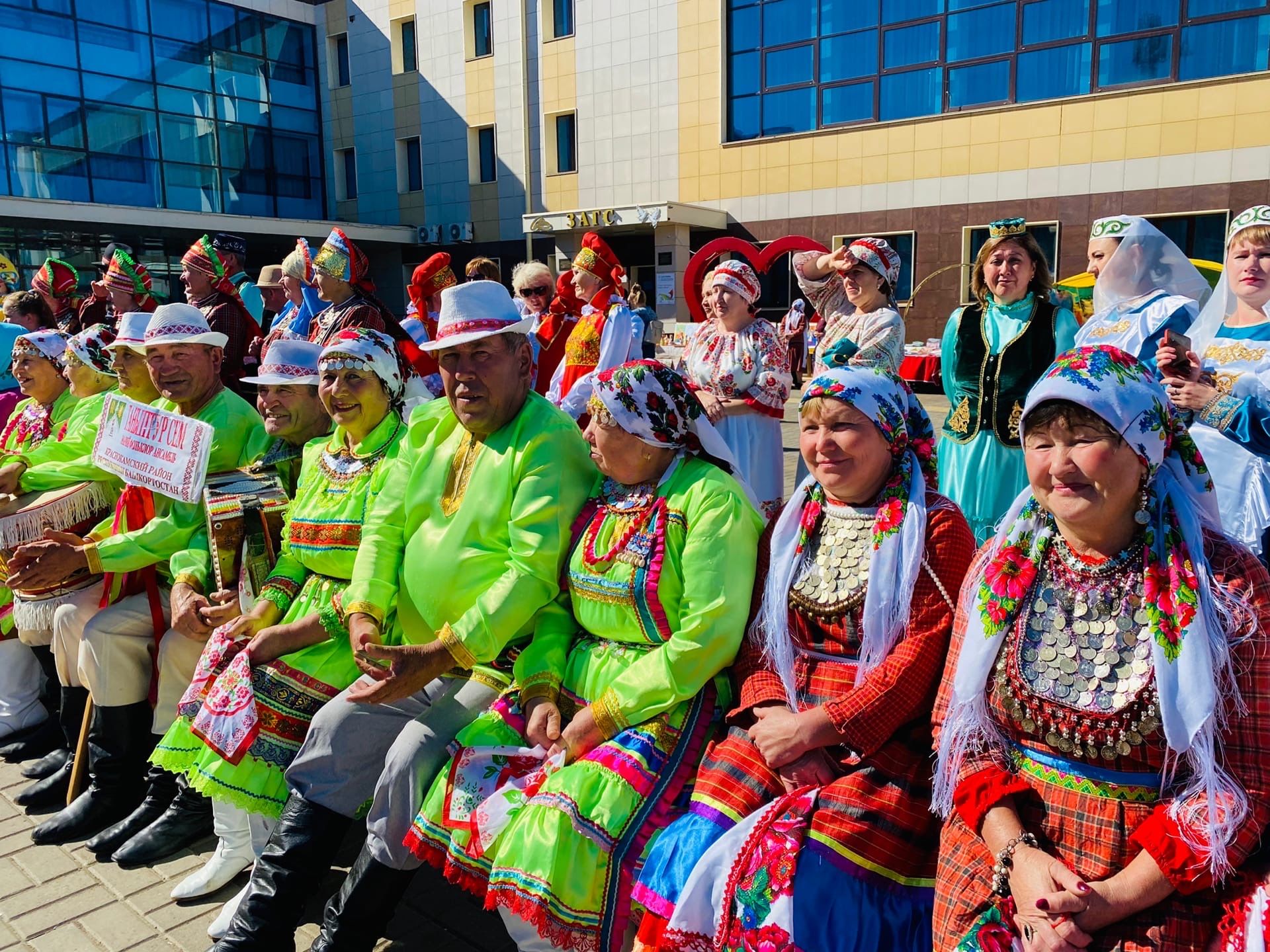 В Менделеевске этнофестиваль «Марийская восьмерка» собрал  коллективы со всей России