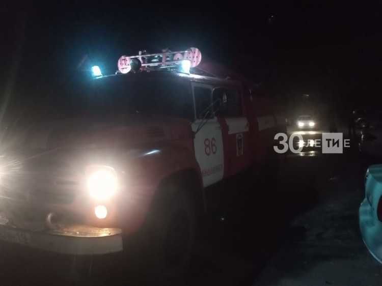 «Легковушка» выгорела ночью в Менделеевске