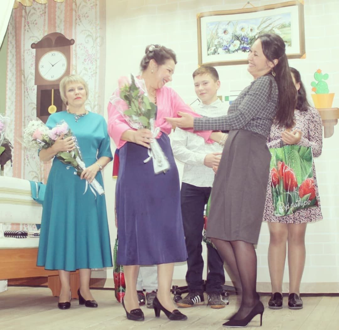 Театр «Дөрешкәй» представил шестой спектакль «Ахирәтләр» («Три красавицы»)