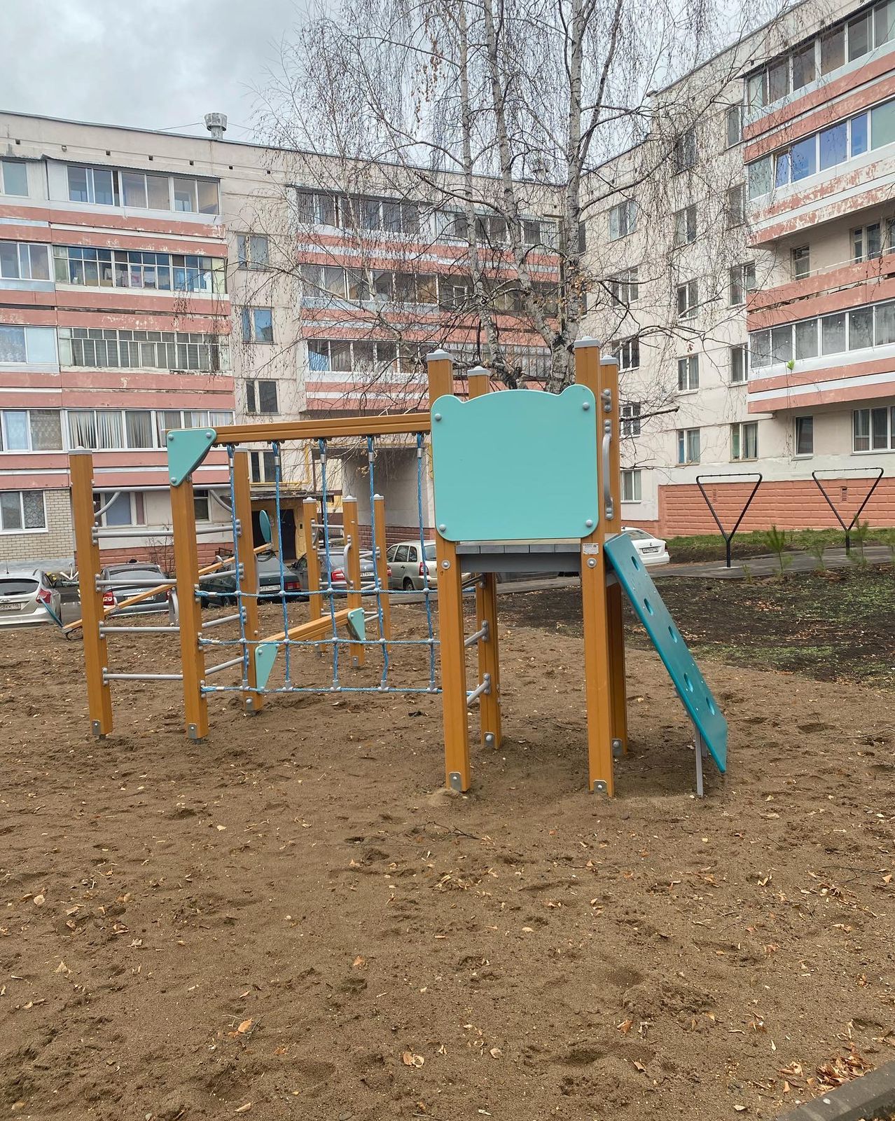 Во дворах Менделеевска установят дополнительные скамейки