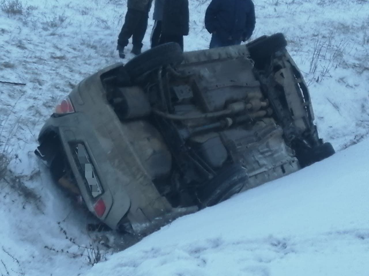 В Менделеевском районе автомобиль опрокинулся в кювет