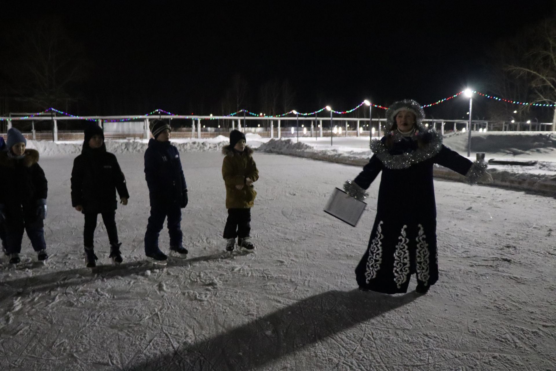 В парке «Ушковские острова» открыли каток с прокатом коньков