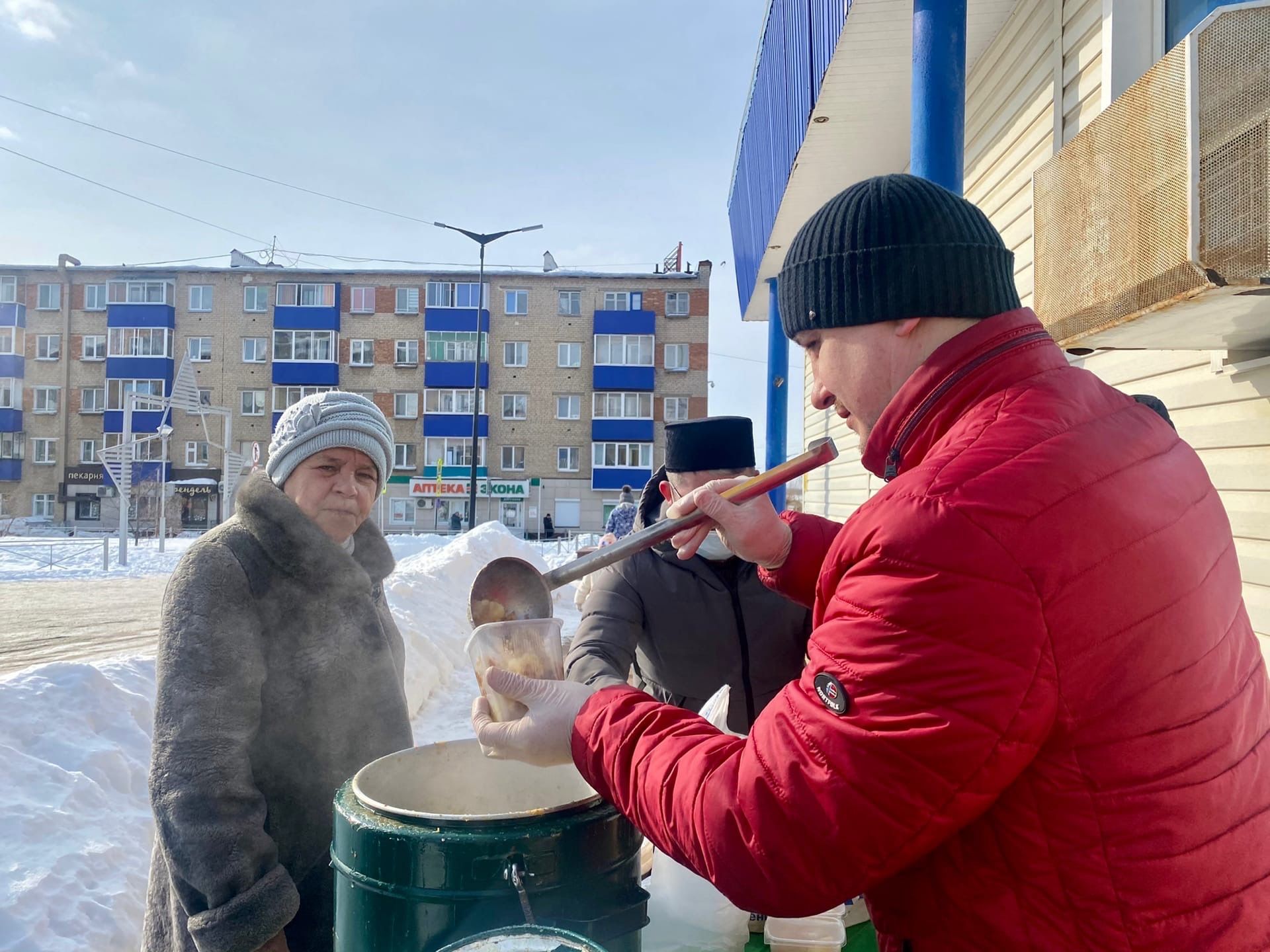 В Менделеевске организовали горячее питание для малообеспеченных семей