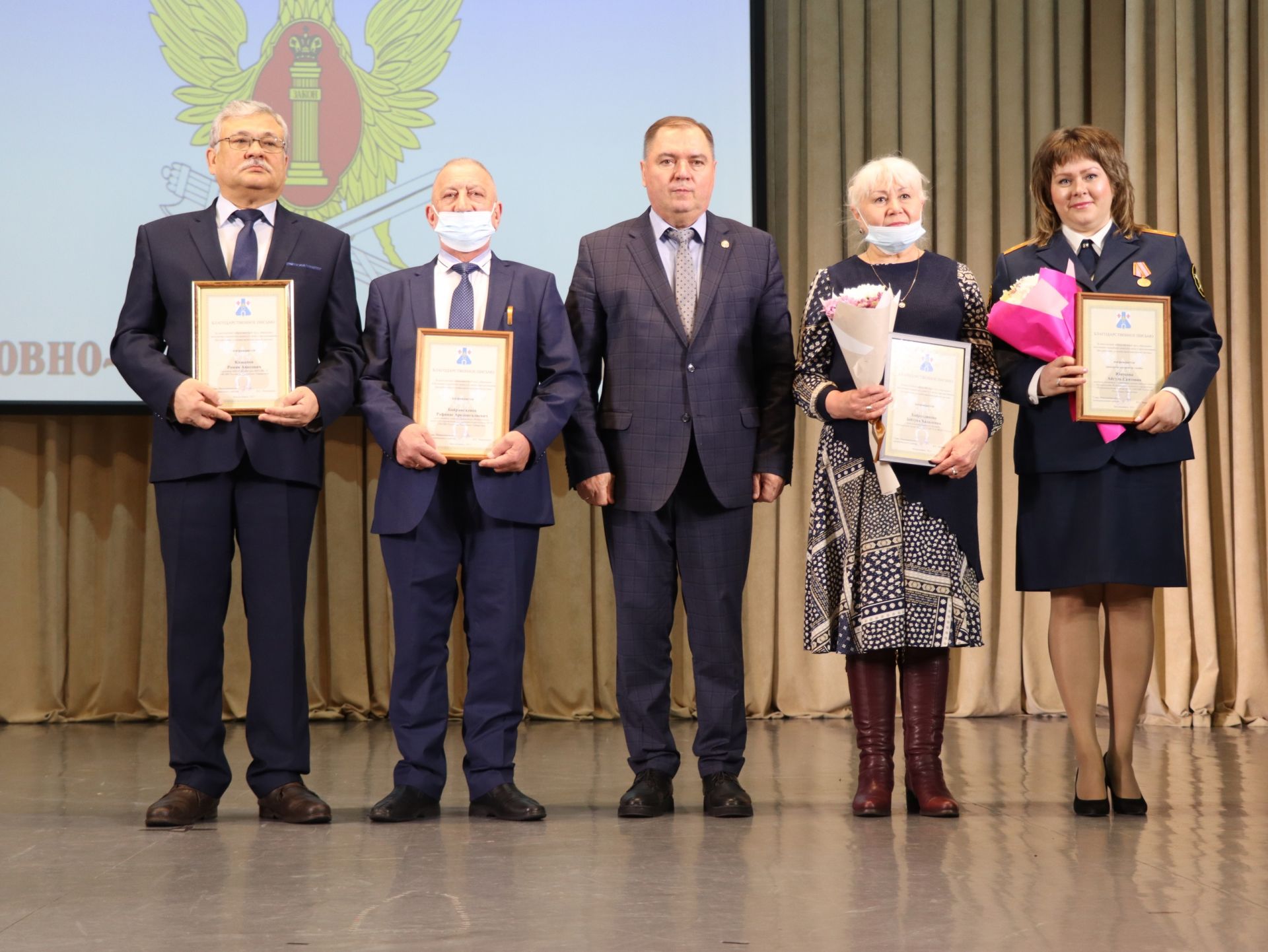 С.Гассар ис. мәдәният сараенда ИК-10 хезмәткәрләре өчен бәйрәм концерты булды