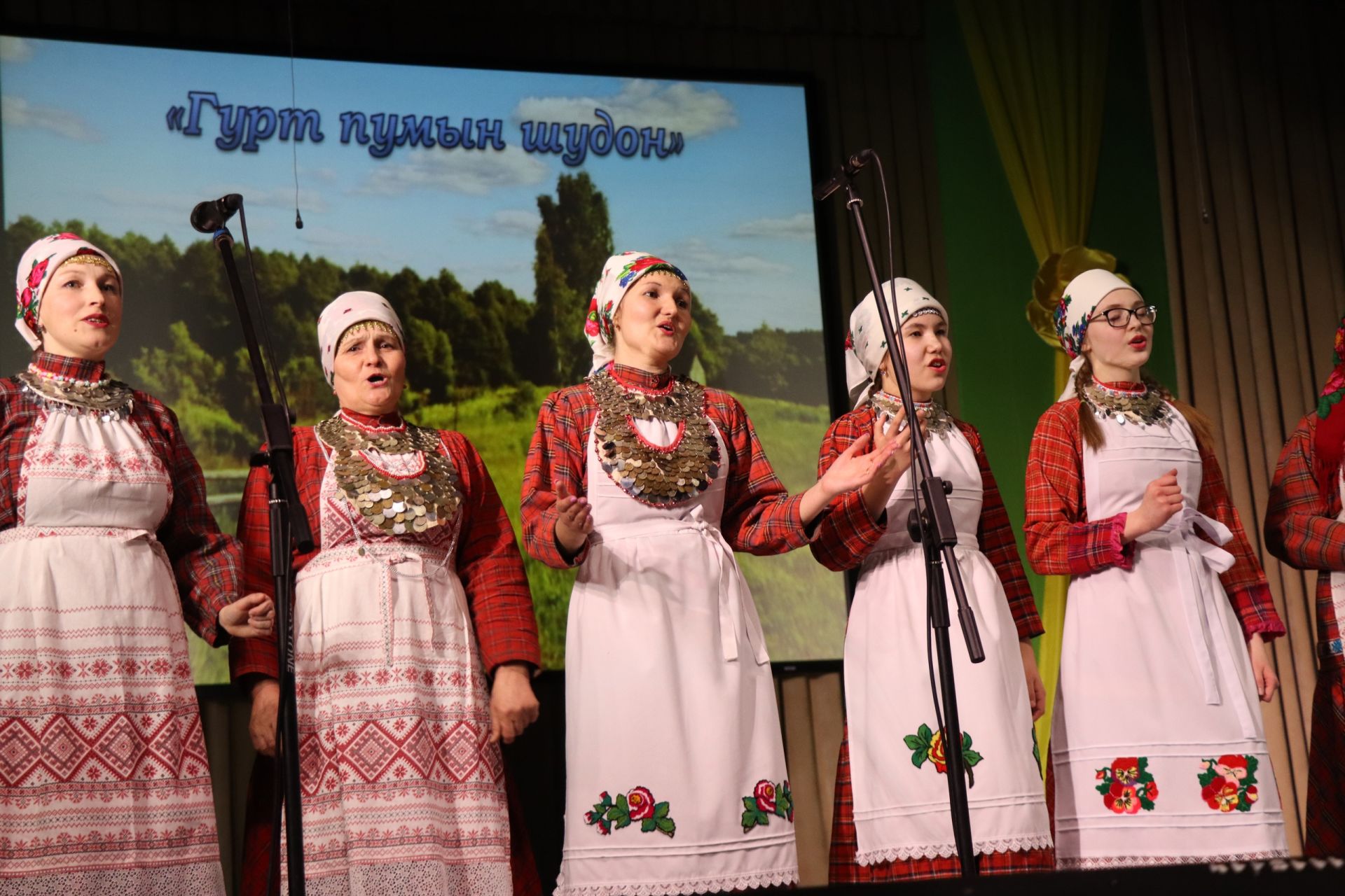 Удмуртские песни. Айкай ансамбль. Ансамбль Чипчирган Удмуртия. Удмурт ансамбль. Ансамбль Купанча.