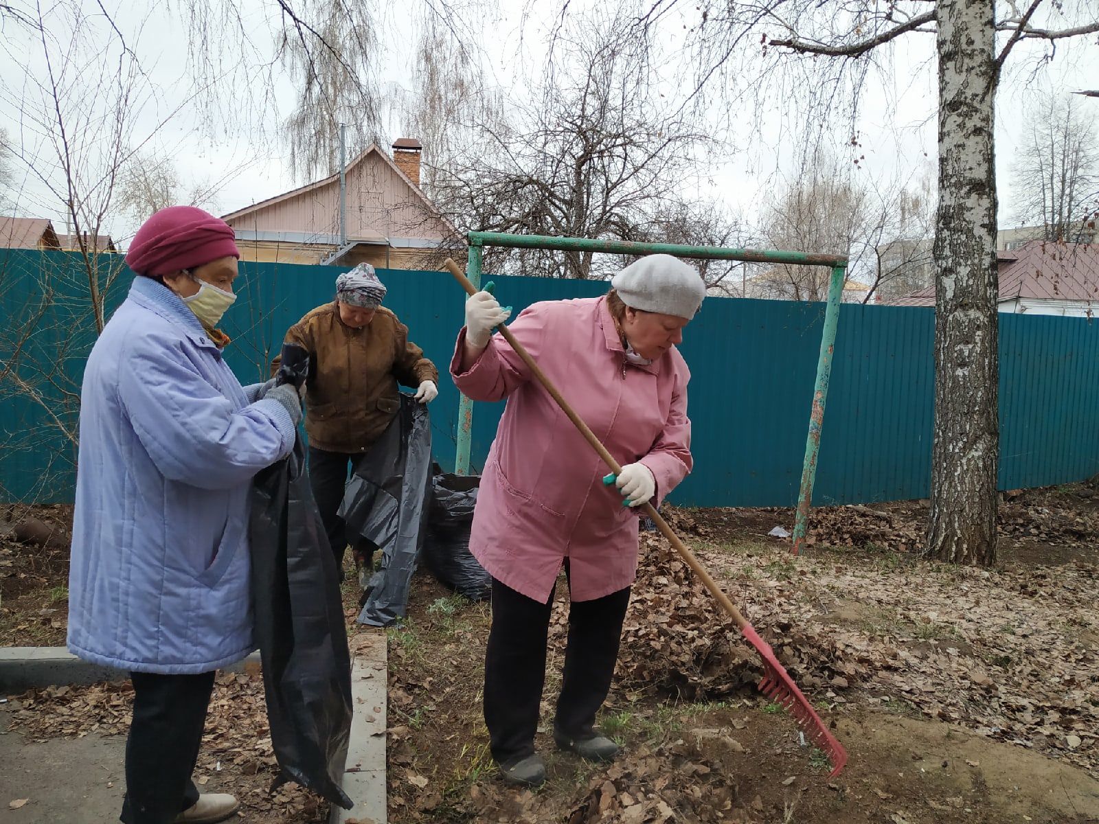 Эстафету акции «Чистый двор» переняли жители домов по улице Фомина