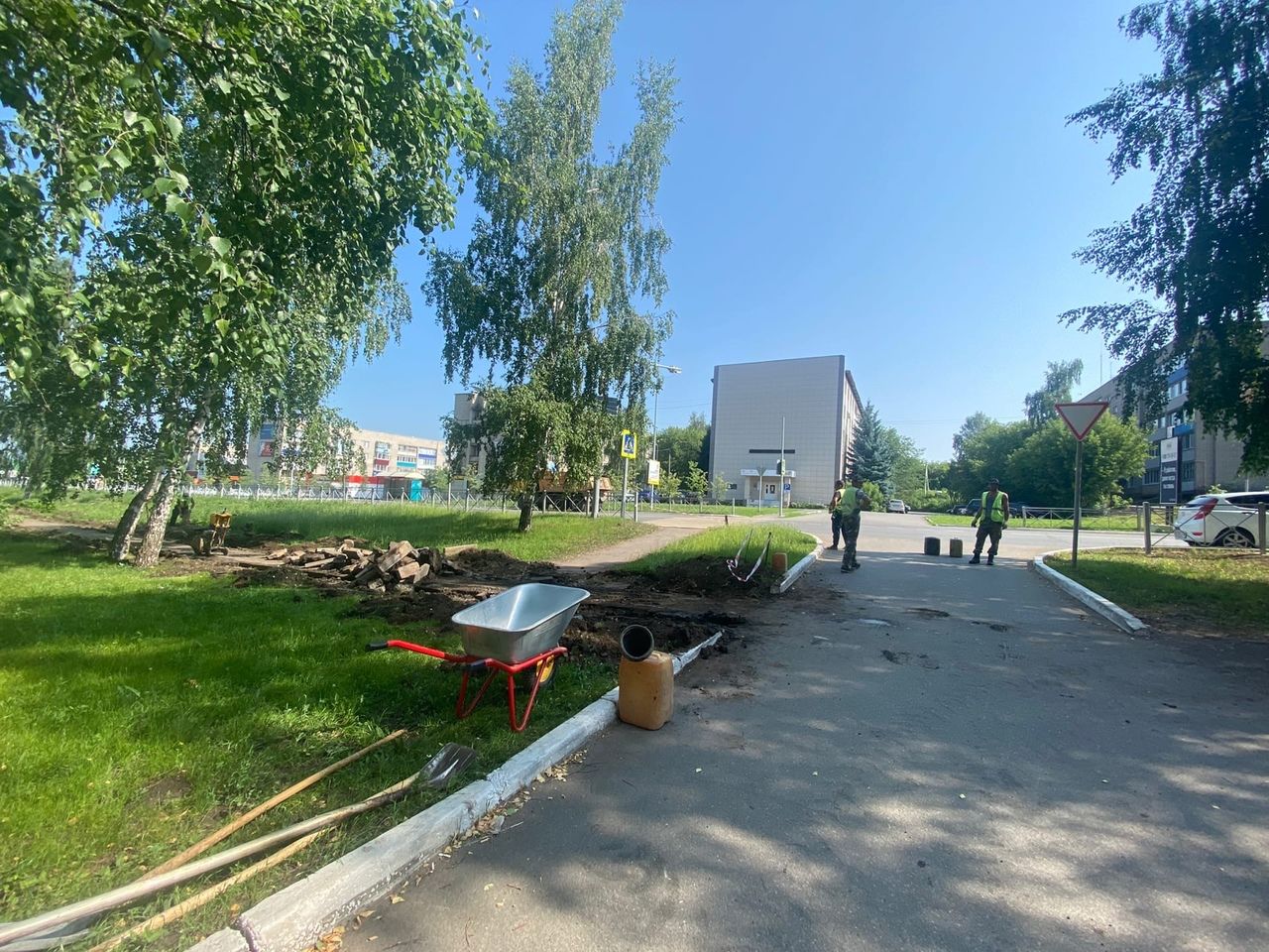 В Менделеевске ведётся ремонт и строительство дорожных покрытий