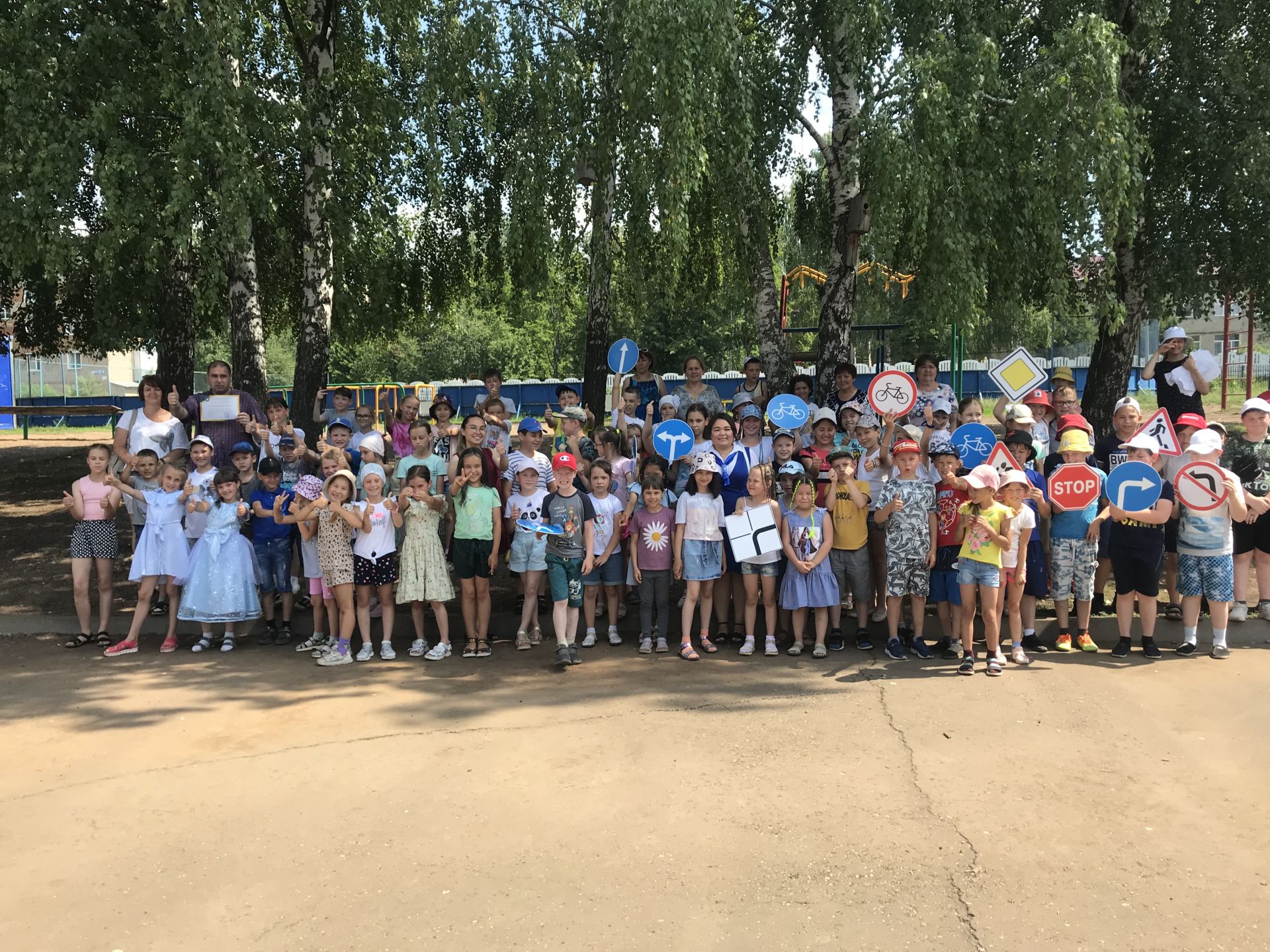 В Менделеевске организовали флешмоб, посвященный 85-летию Госавтоинспекции