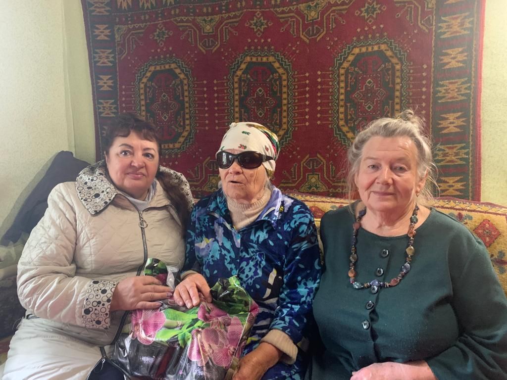 Участники войны получили подарки от главы Менделеевского района