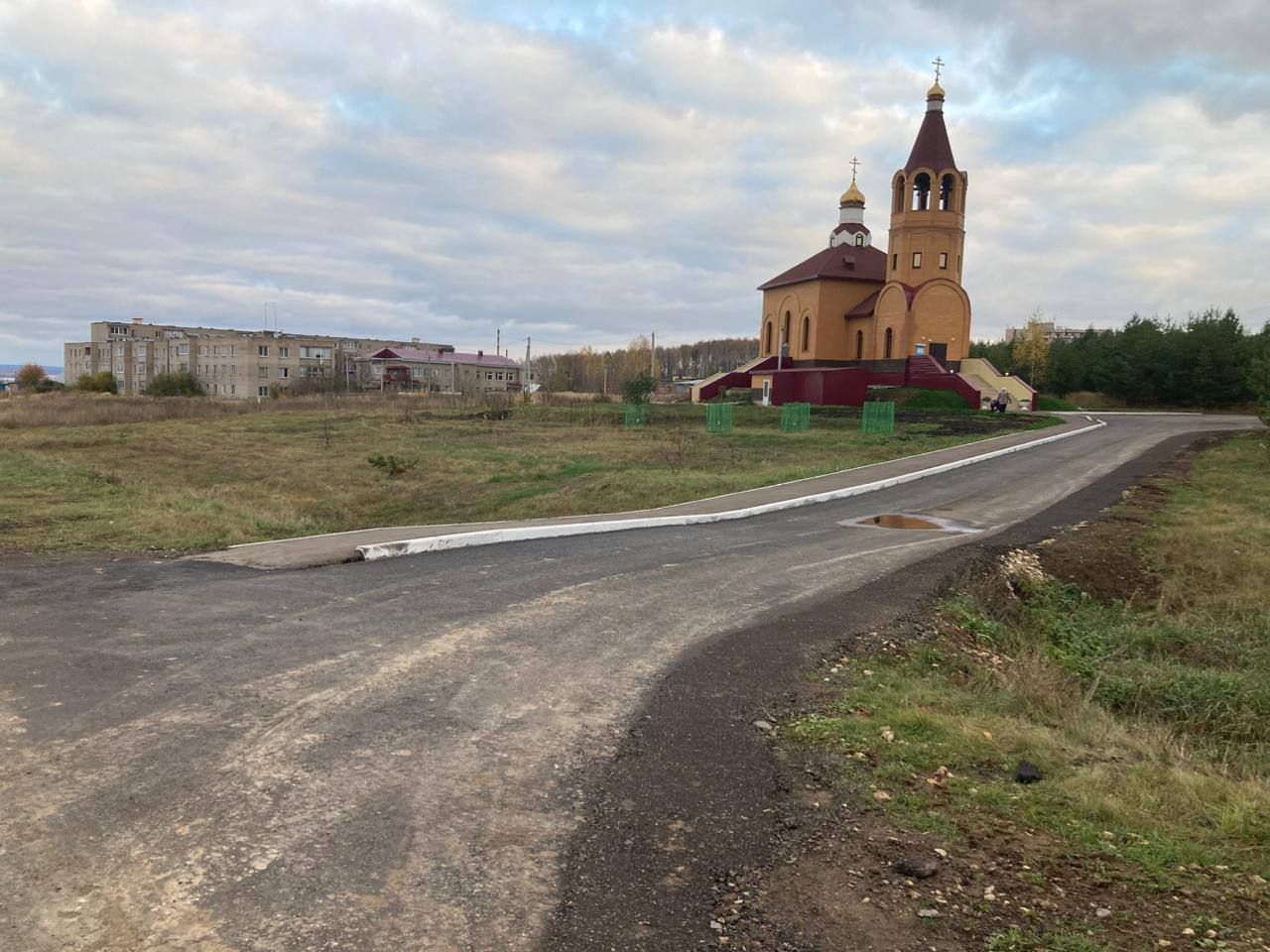 В Менделеевском района проведены ремонтные работы по подъездной дороге