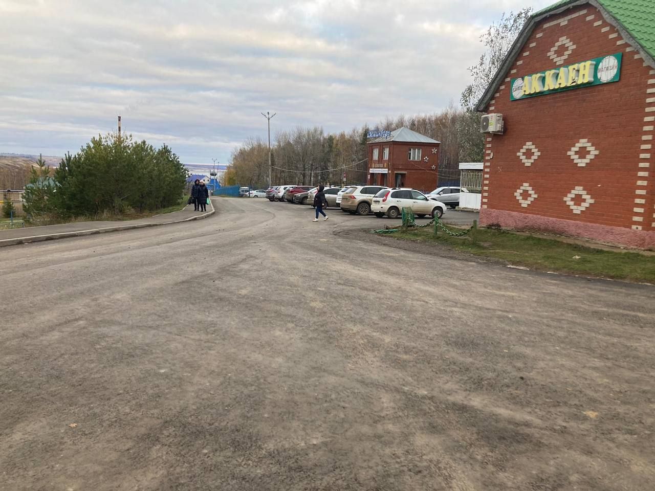В Менделеевском района проведены ремонтные работы по подъездной дороге