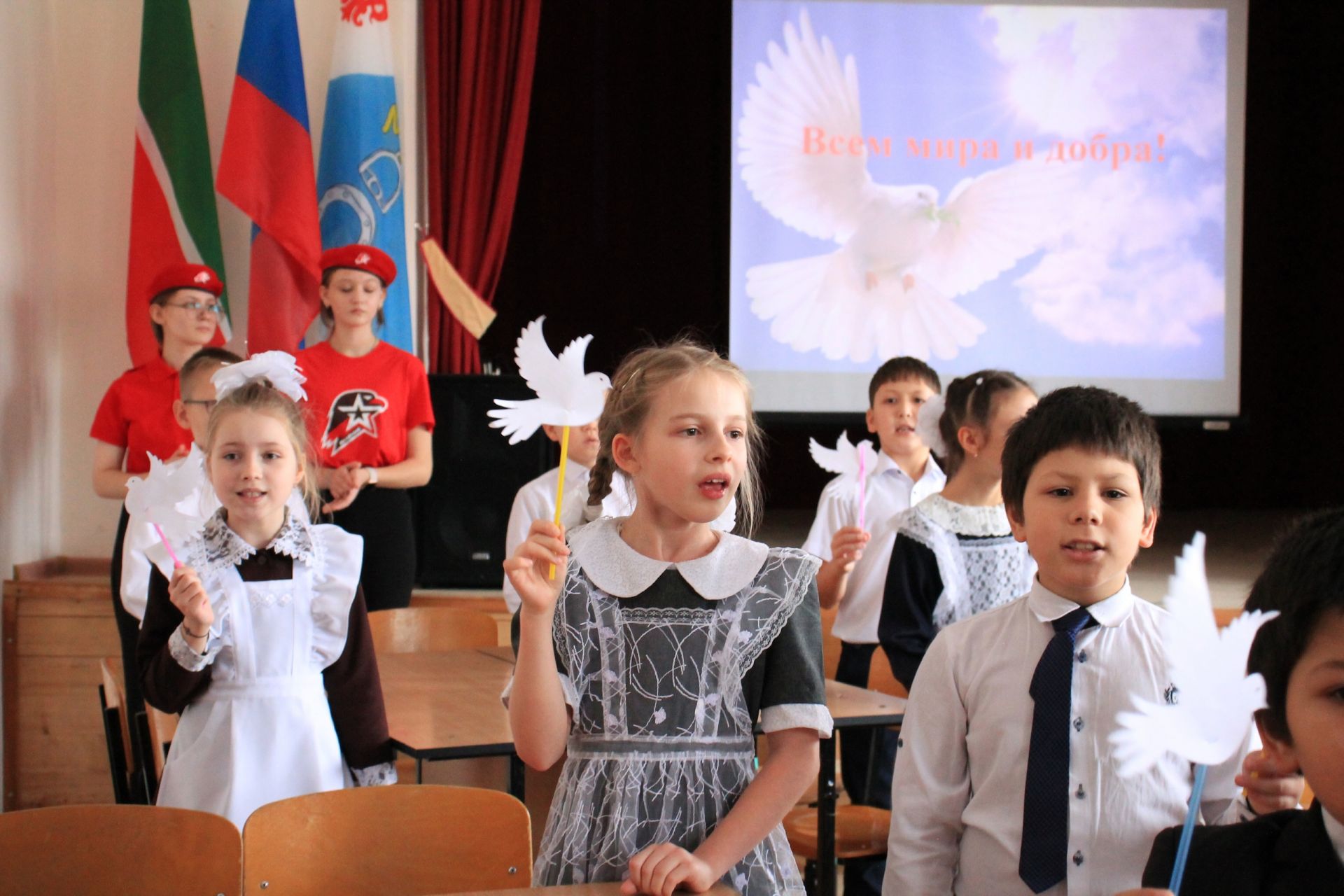 В школе № 2 Менделеевска провели патриотическое мероприятие «Мы своих не бросаем»