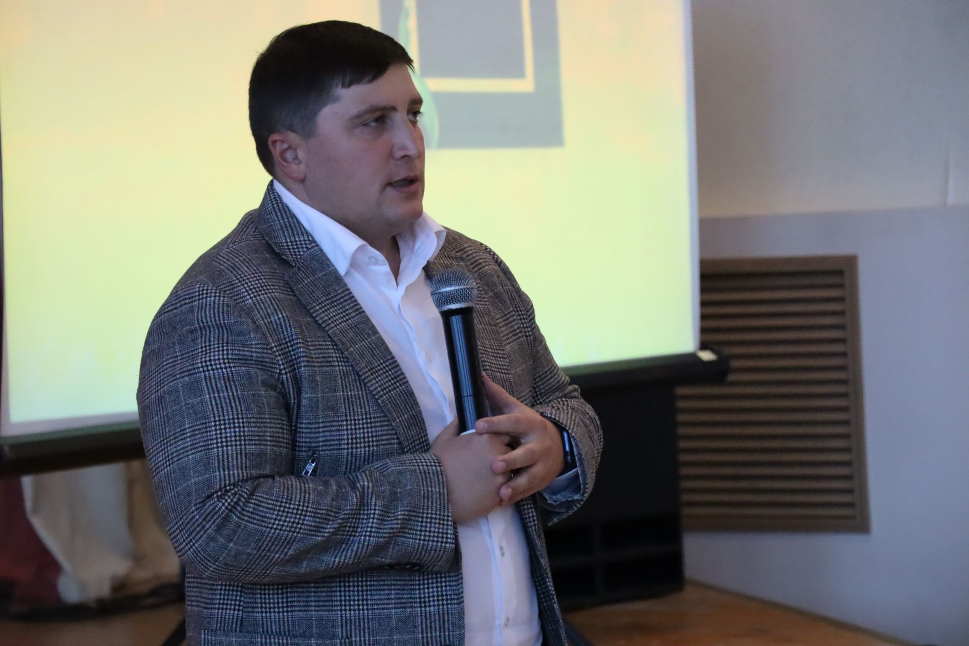 В Менделеевске состоялась презентация книги Егора Уткина