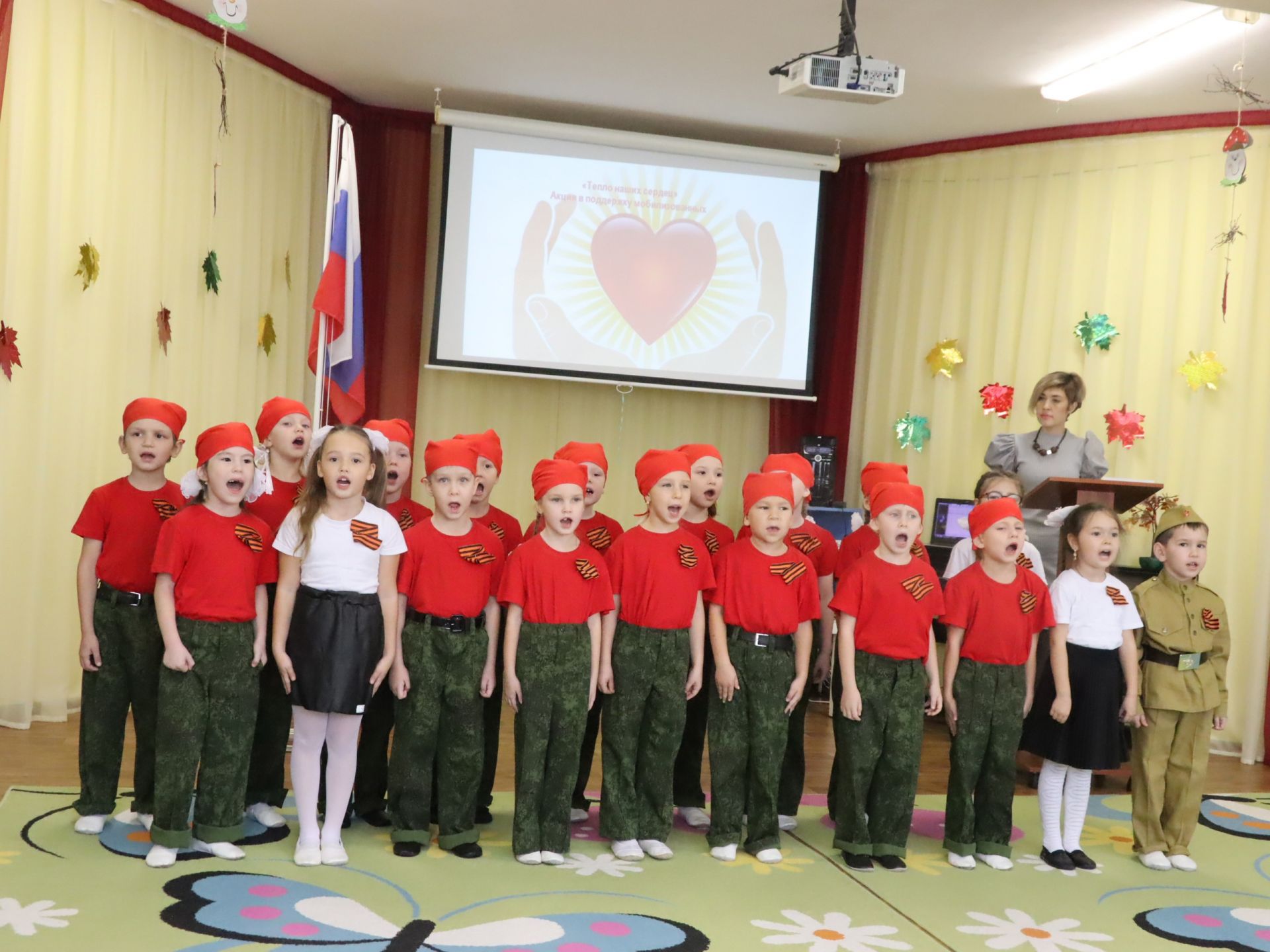 Воспитанники менделеевского детского сада нарисовали солдатам открытки