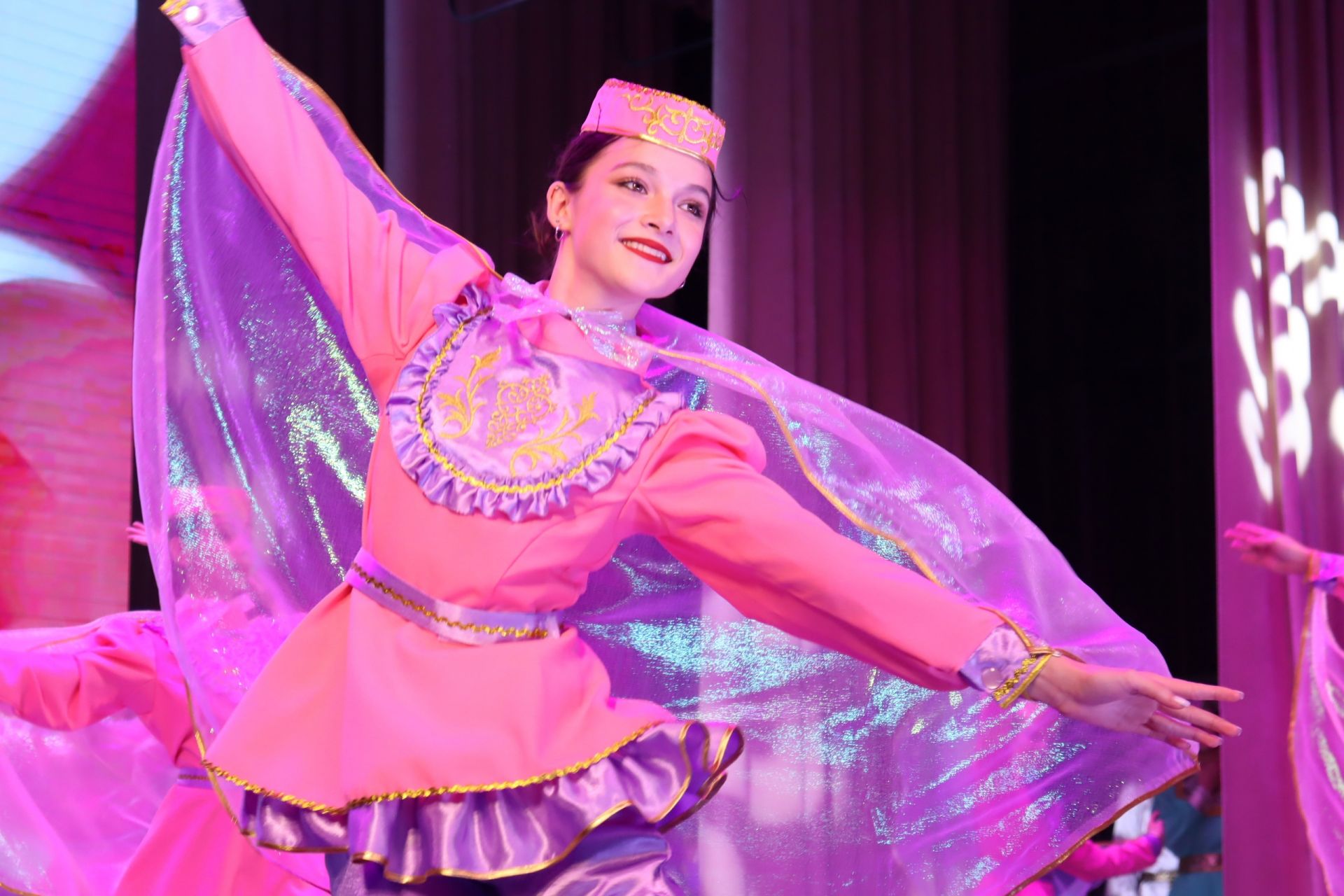 Шаяновцы вместе со сказочными героями увлекли зрителей в волшебный мир танца