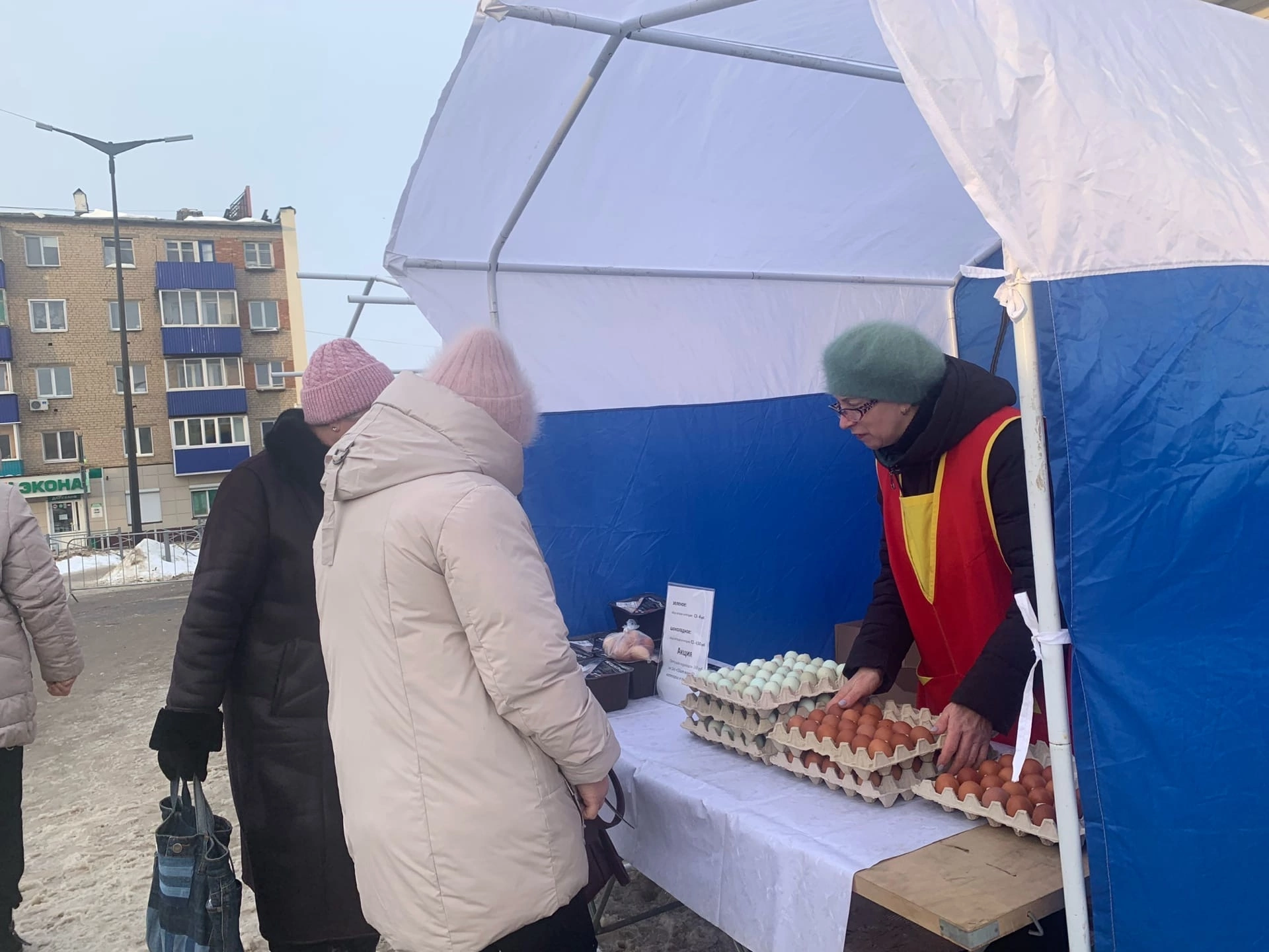 В Менделеевске проходит завершающая сезон ярмарка