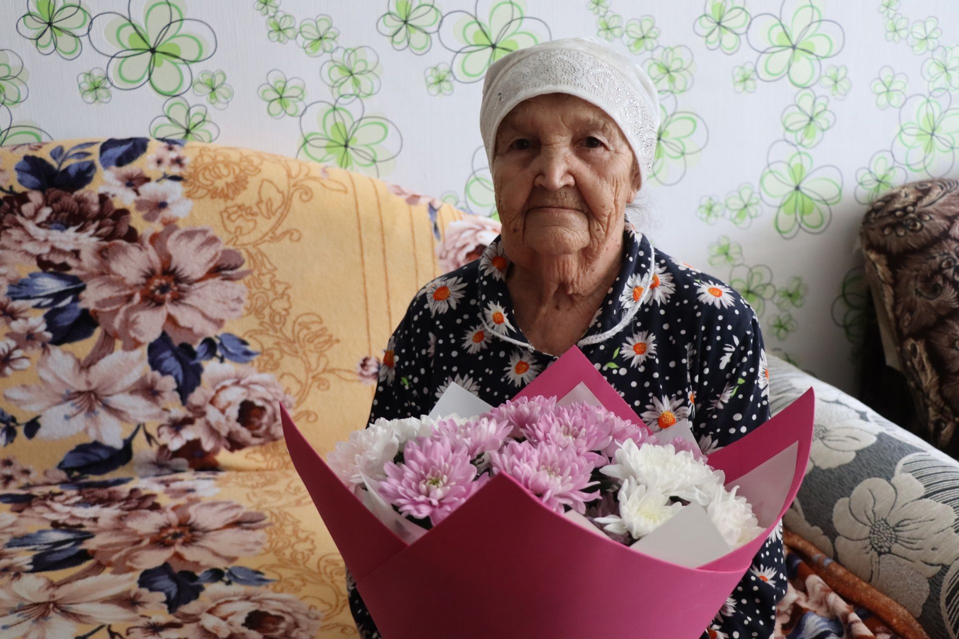 90-летие отметила жительница Менделеевска Сания Латыпова в&nbsp;кругу родных