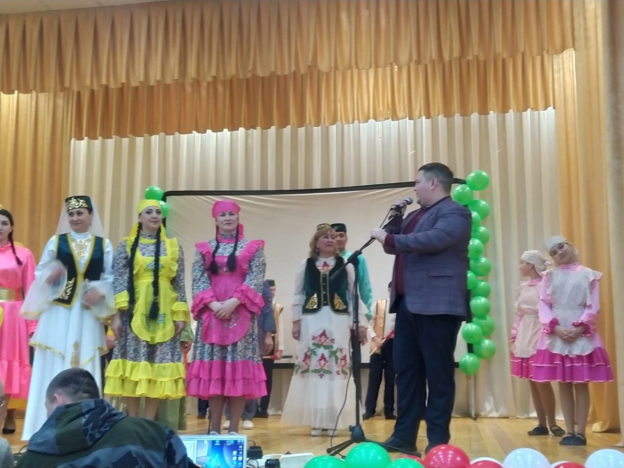 Татарча ТНВ-шоу: Бәзәкәдә милли мәдәниятләр фестивале ничек узды