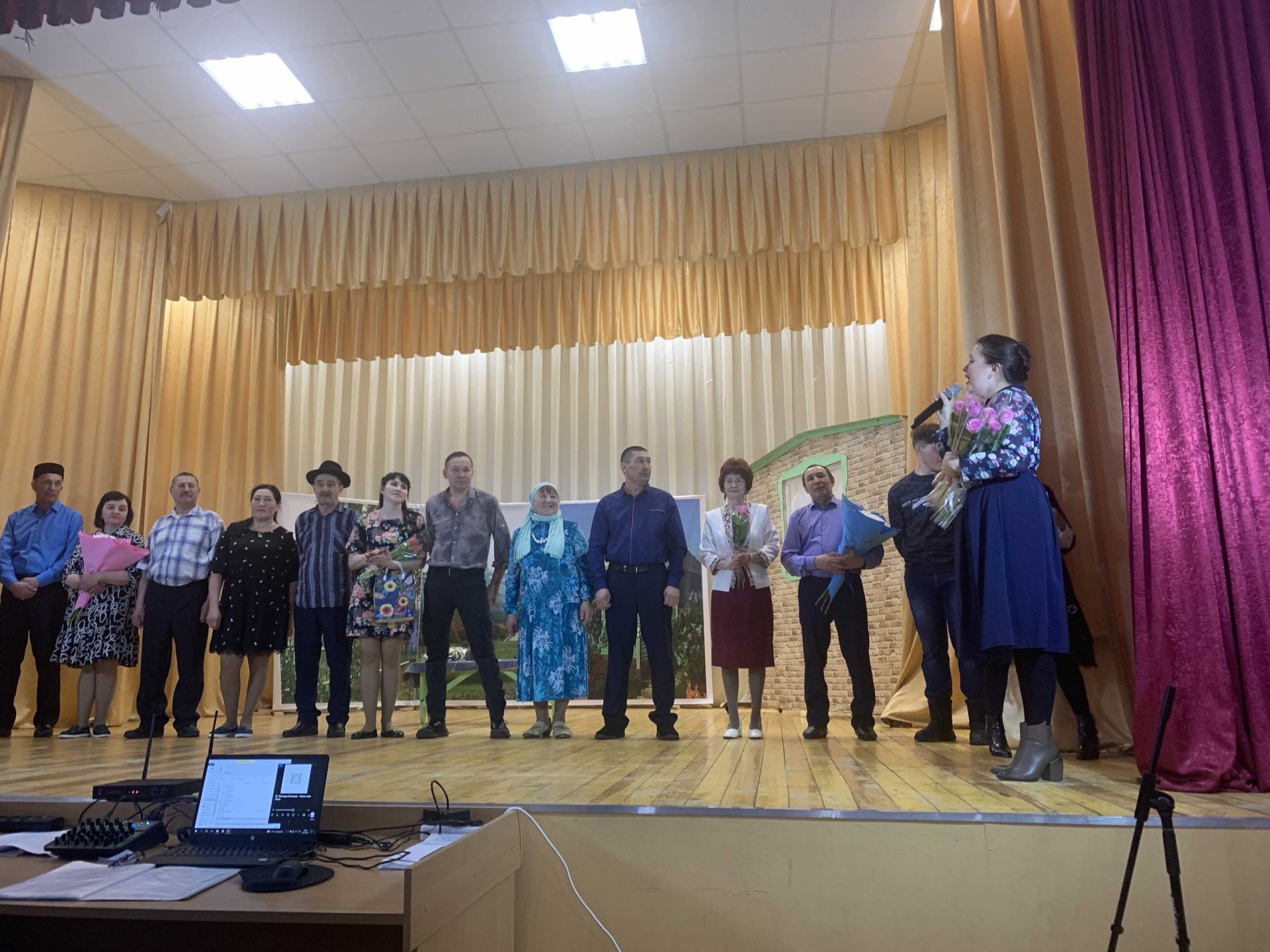 Коллектив «Елмай» Бизякинского СДК к Дню всемирного театра подготовил спектакль