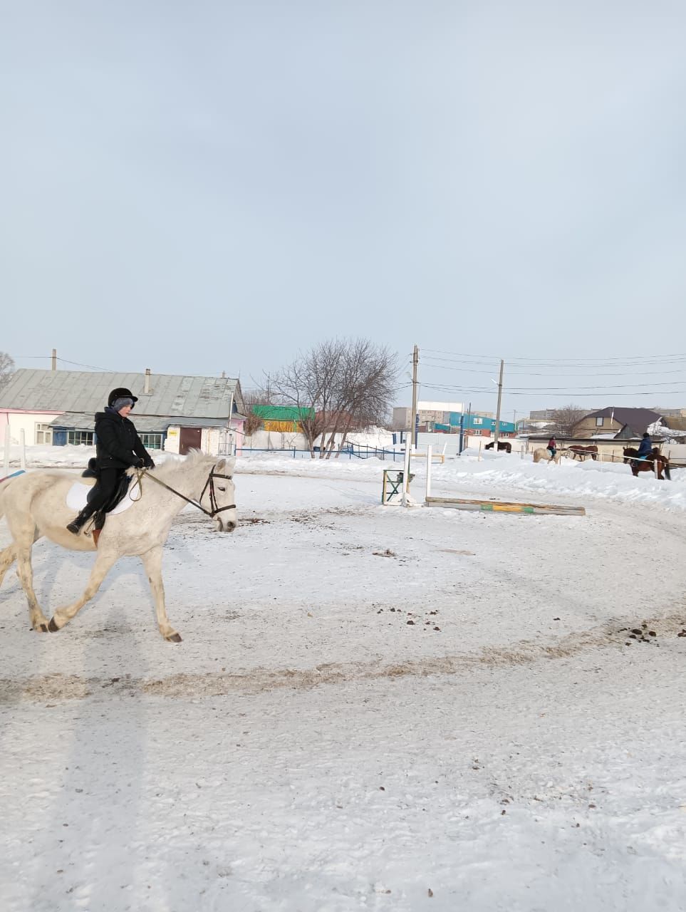 В Менделеевске прошли соревнования по манежной езде