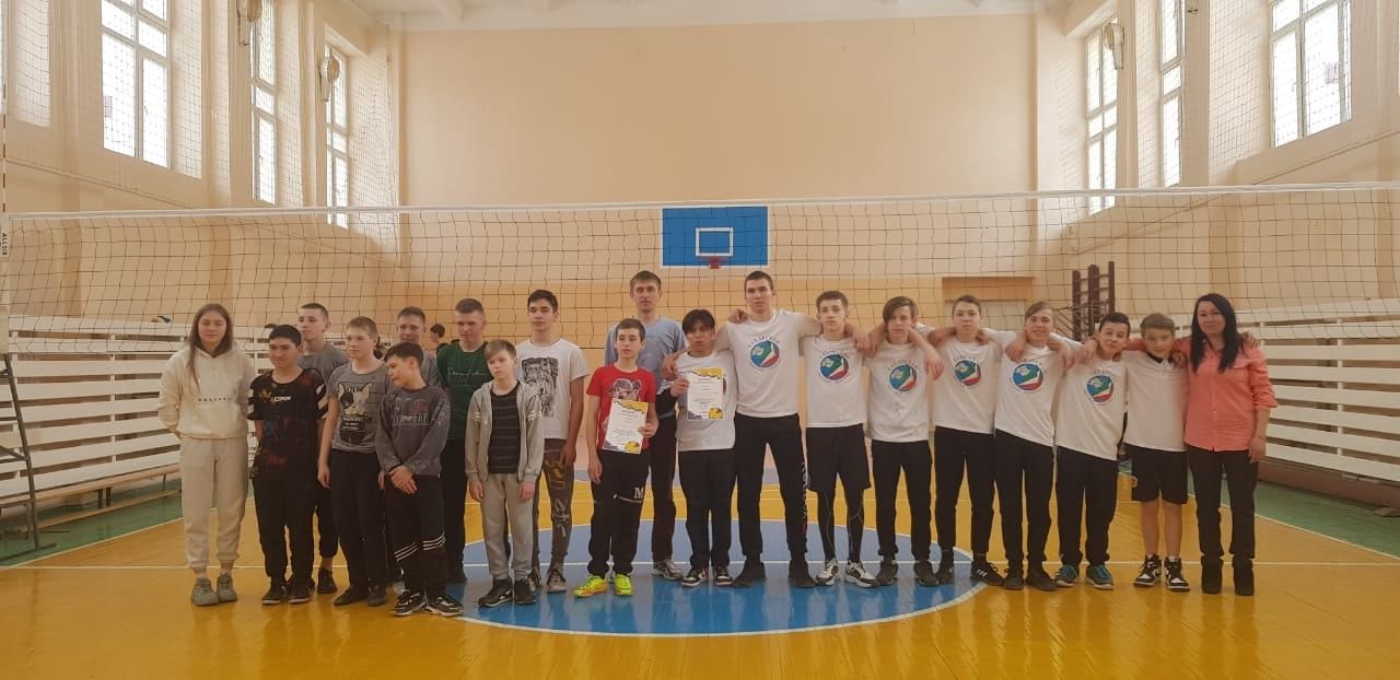В Менделеевске прошло первенство по волейболу