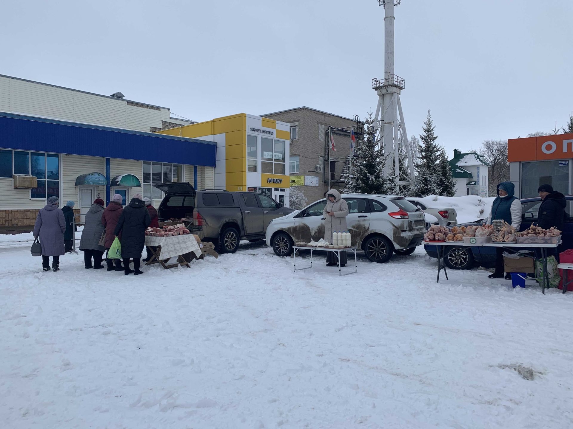 В Менделеевске продолжаются весенние сельхозярмарки