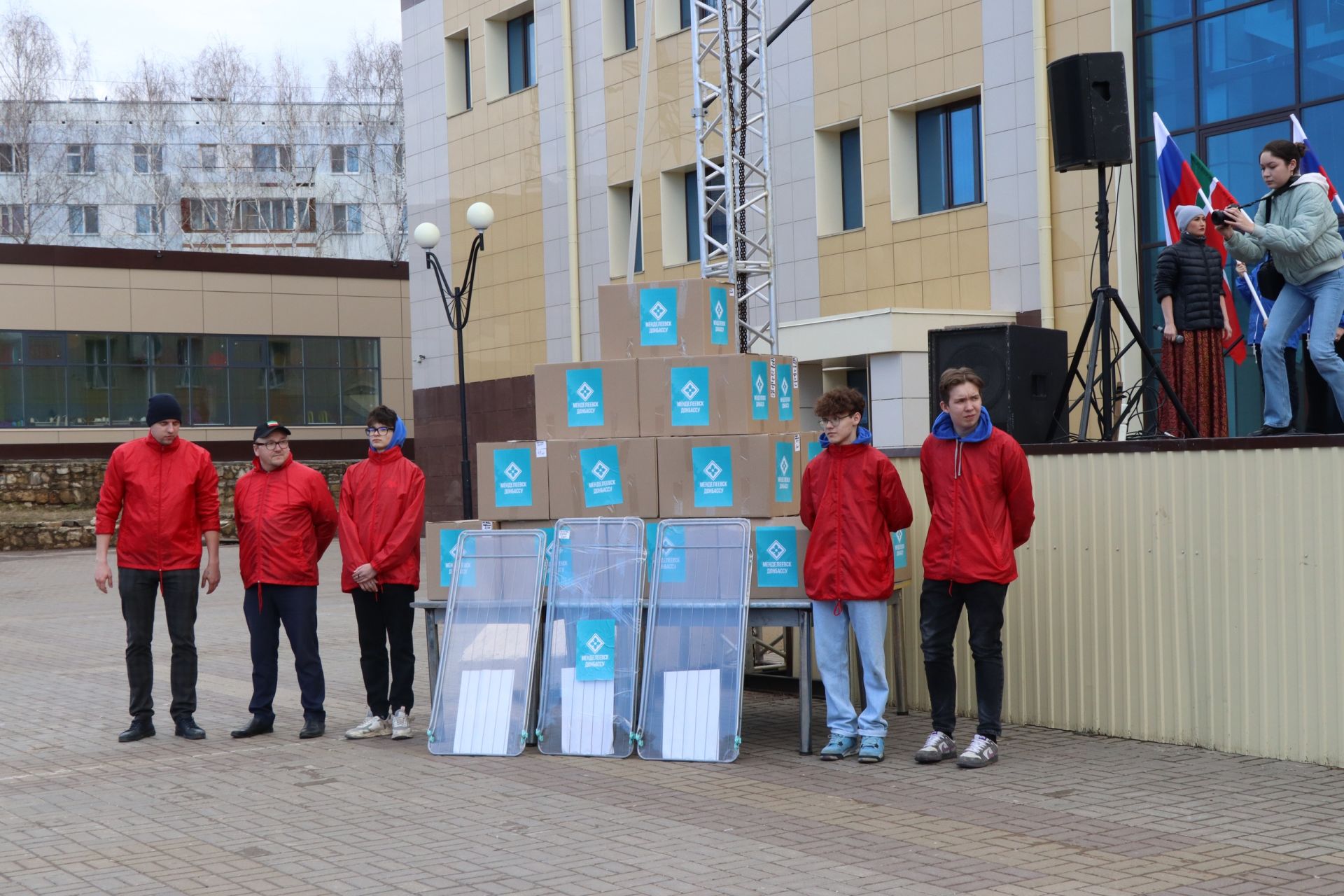 Менделеевцы собрали гуманитарную помощь на 700 тысяч рублей для переселенцев из Донбасса