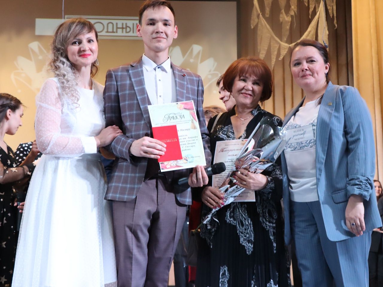 Артисты театра имени А. Ахунова эмоционально и реалистично представили спектакль-мюзикл «Будем жить»