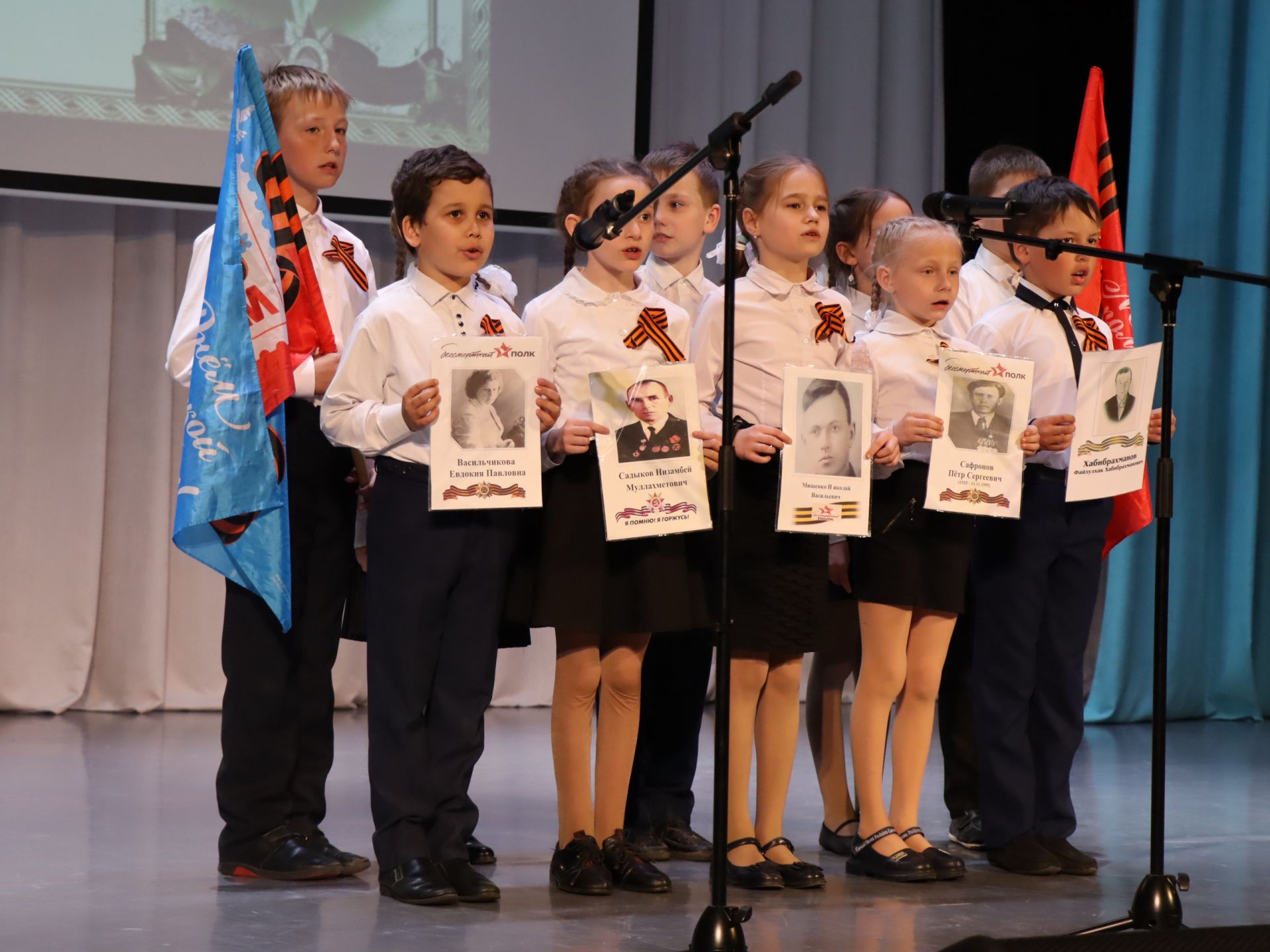 Школьники Менделеевска продемонстрировали номера военно-патриотической направленности