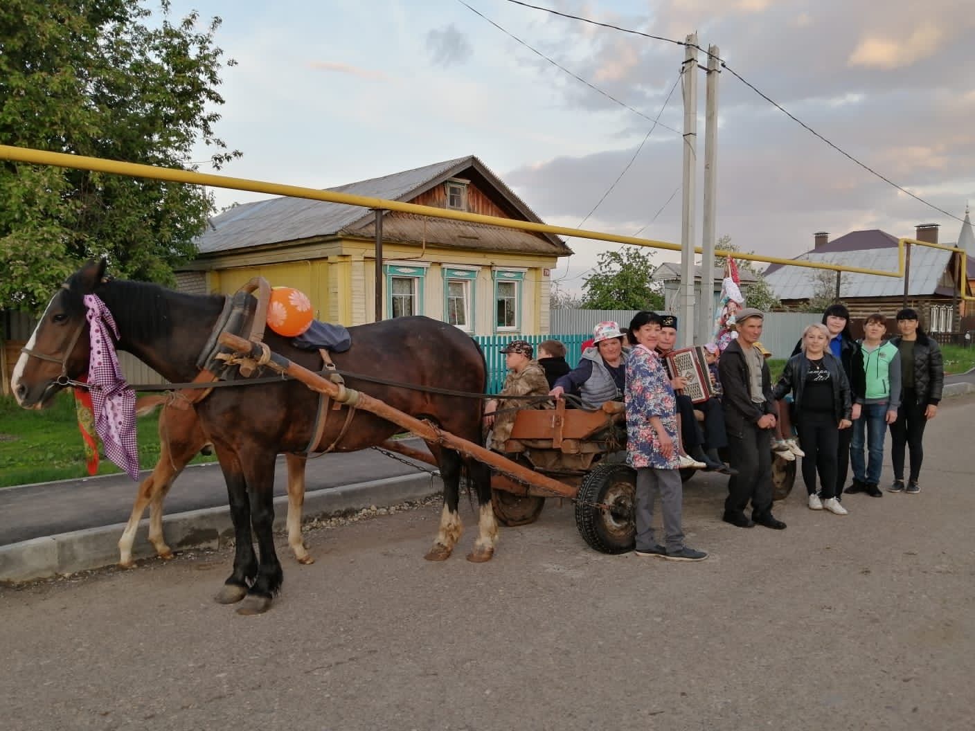 В Бизяках с песнями и музыкой прошёл сбор подарков на Сабантуй