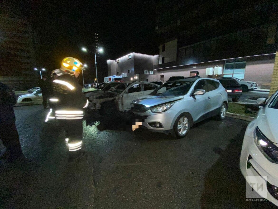 В ночное время в Челнах подожгли машины, две легковушки сгорели дотла, пять повреждены частично
