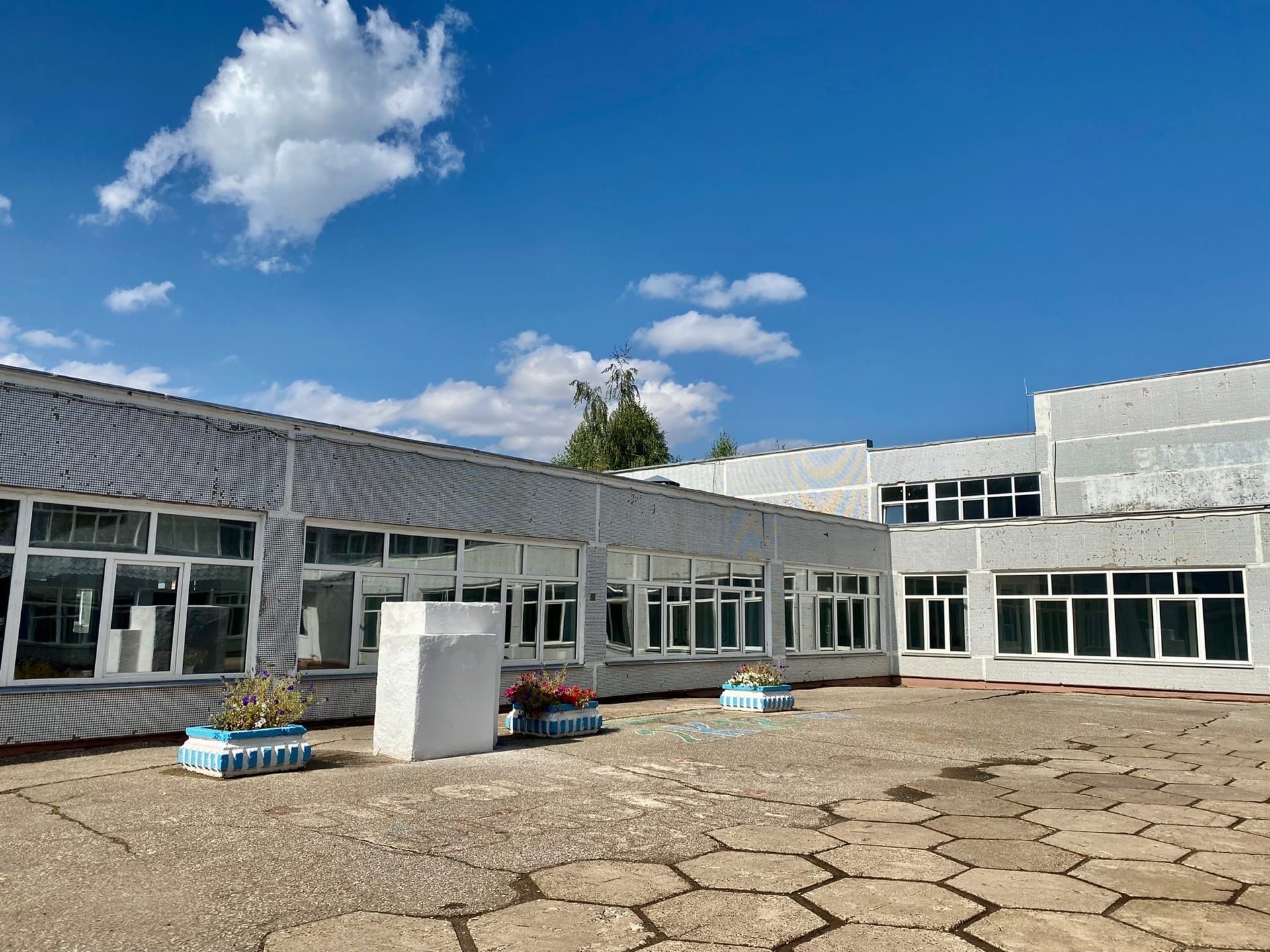 В Менделеевской школе ведется капитальный ремонт классов при поддержке АО «Аммоний»