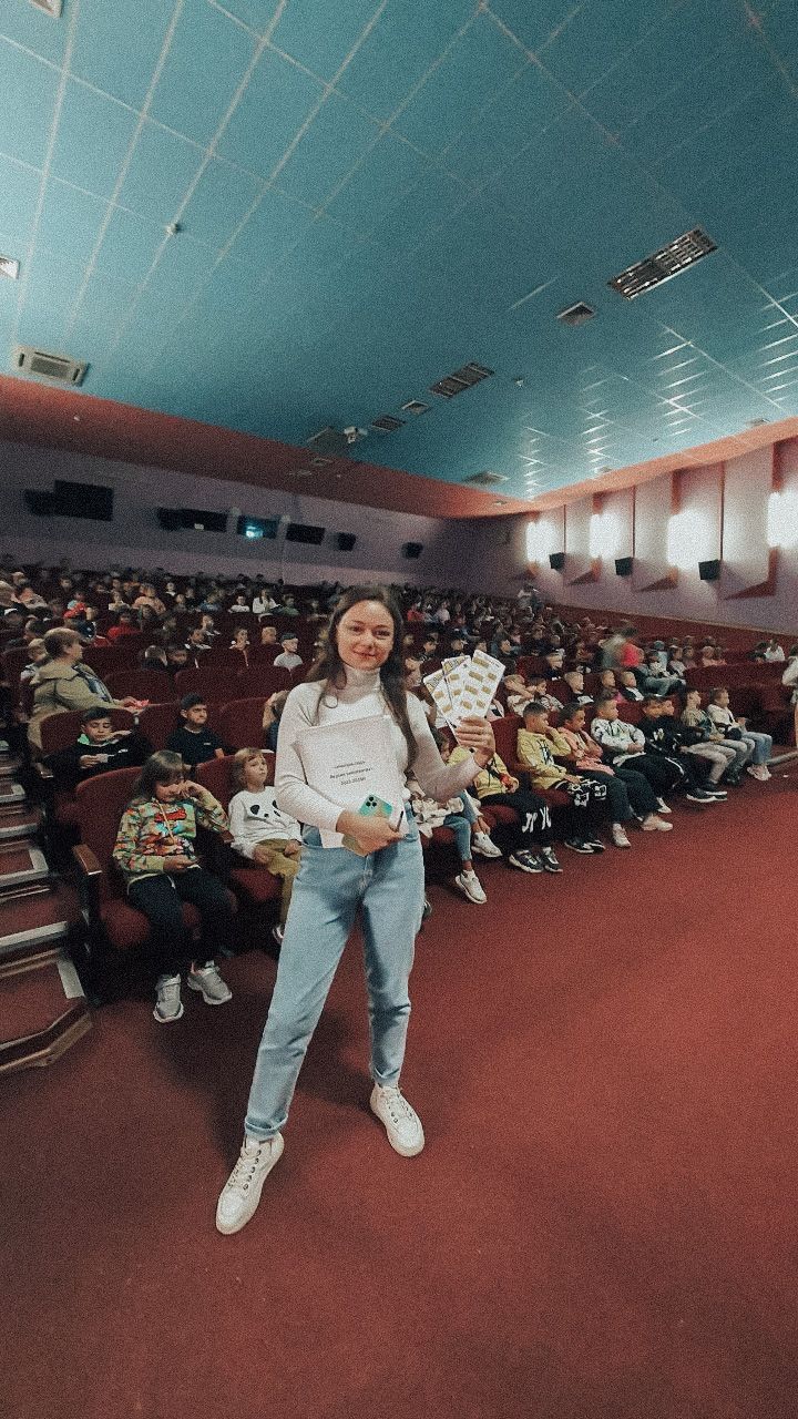 Аншлаг в кино: 700 учащихся посетили кинотеатр «Юность»