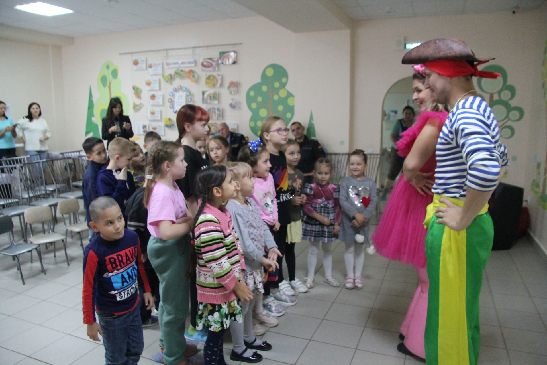 Пират Всезнайка и единорог Пинки Пай пришли в гости к воспитанникам детского приюта «Камские Зори»