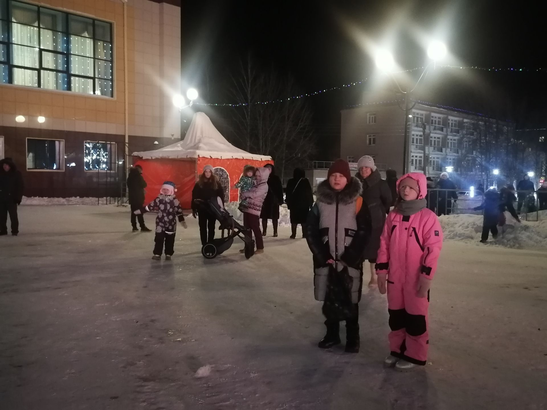 Менделеевцы дружно отметили Старый Новый год на городской площади