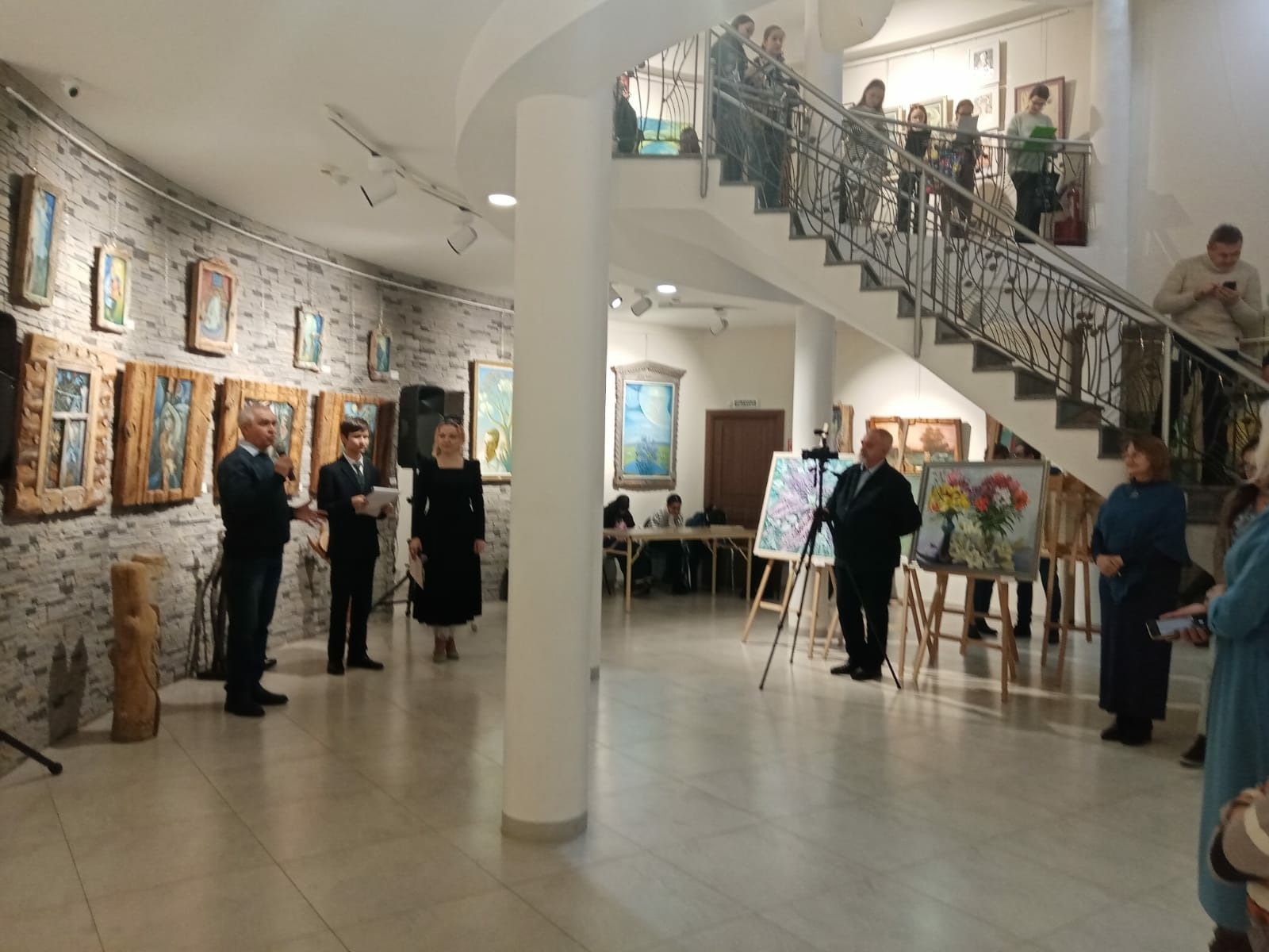 На выставке в Нижнекамске выставлены работы и наших художников